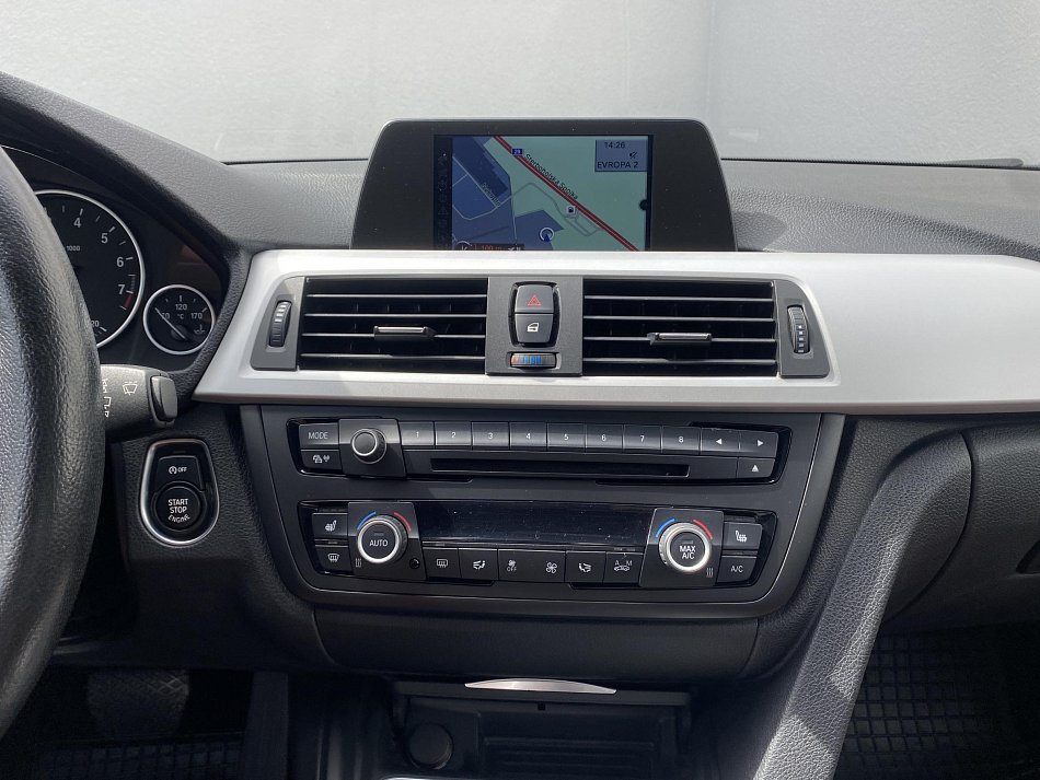 BMW Řada 3 3.0i  335i