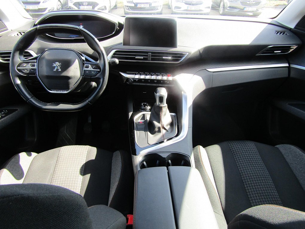 Peugeot 5008 1.5 HDi 