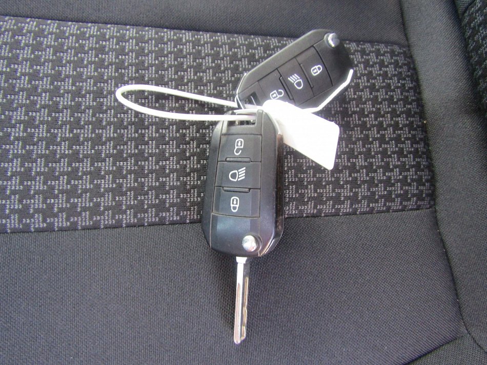 Peugeot 5008 1.5 HDi 