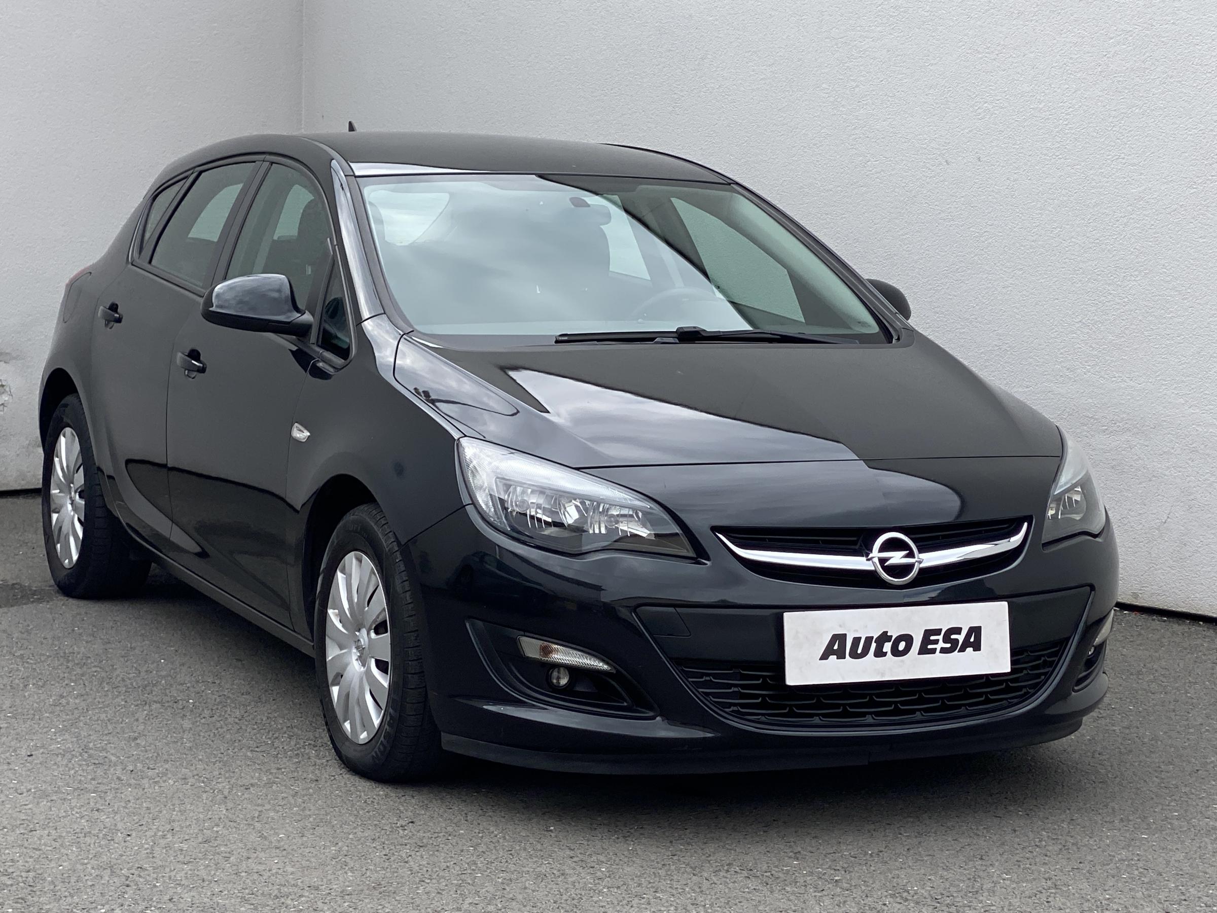 Opel Astra, 2014 - celkový pohled