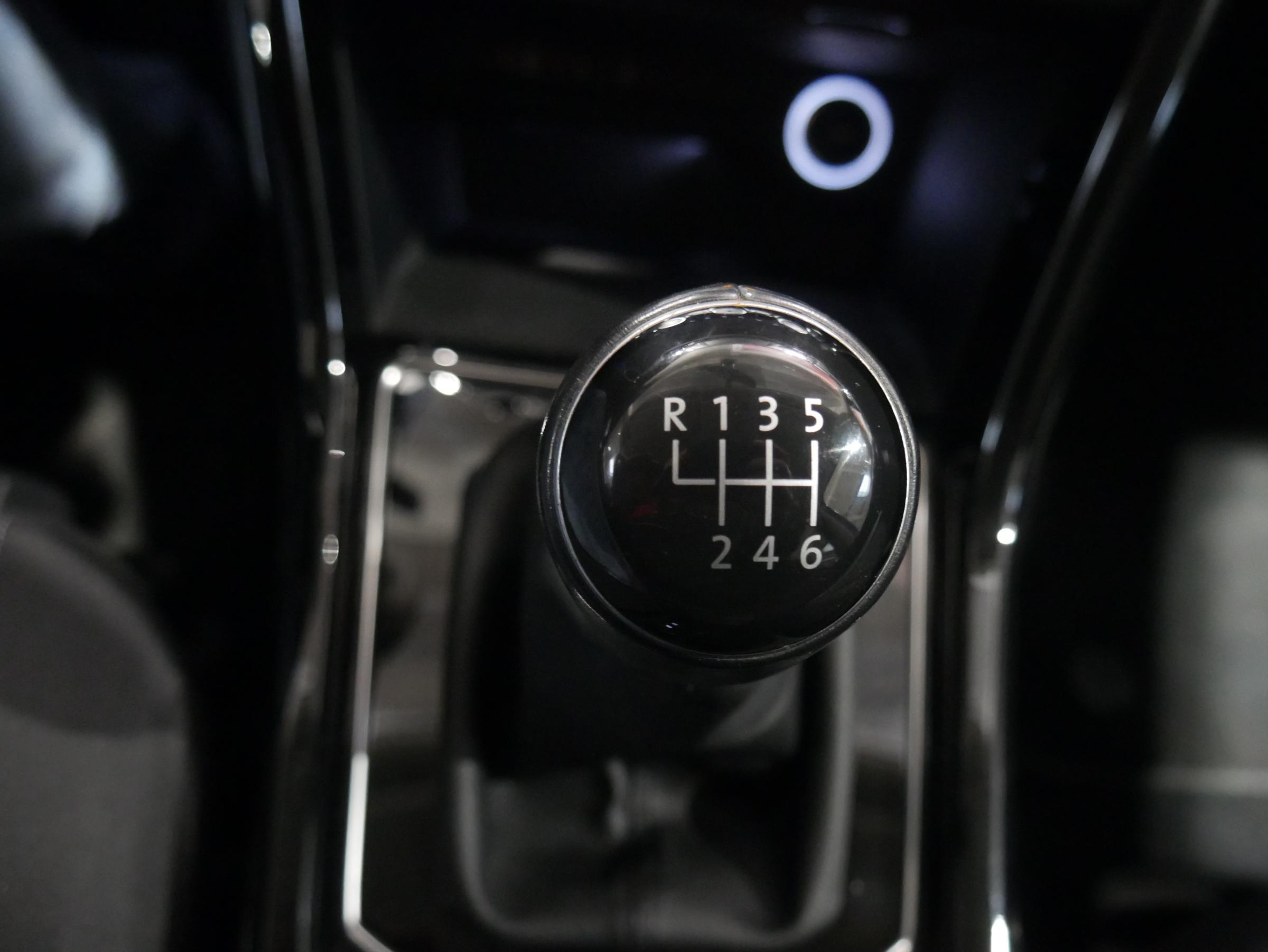 Volkswagen Touran, 2017 - pohled č. 16