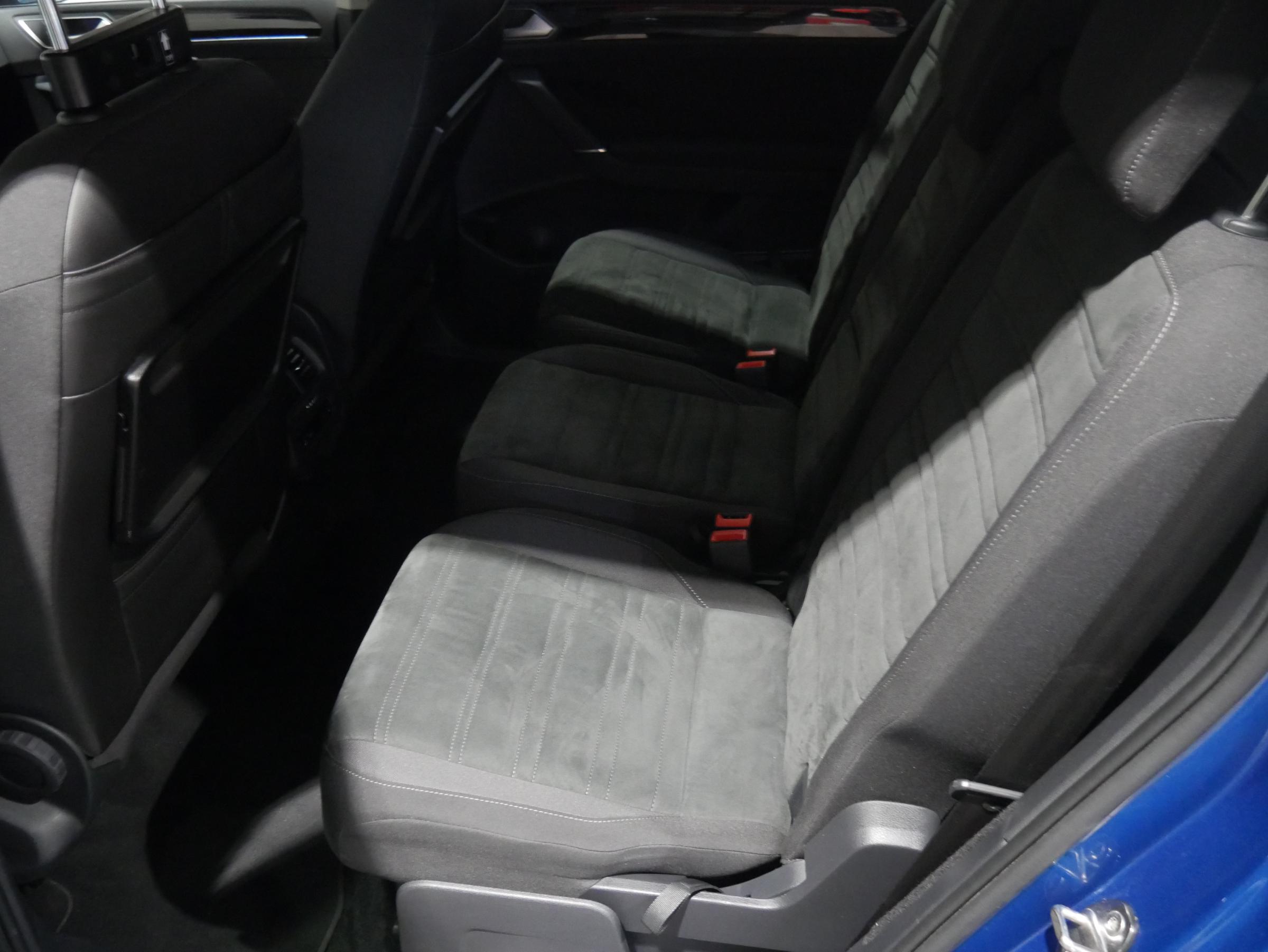 Volkswagen Touran, 2017 - pohled č. 9