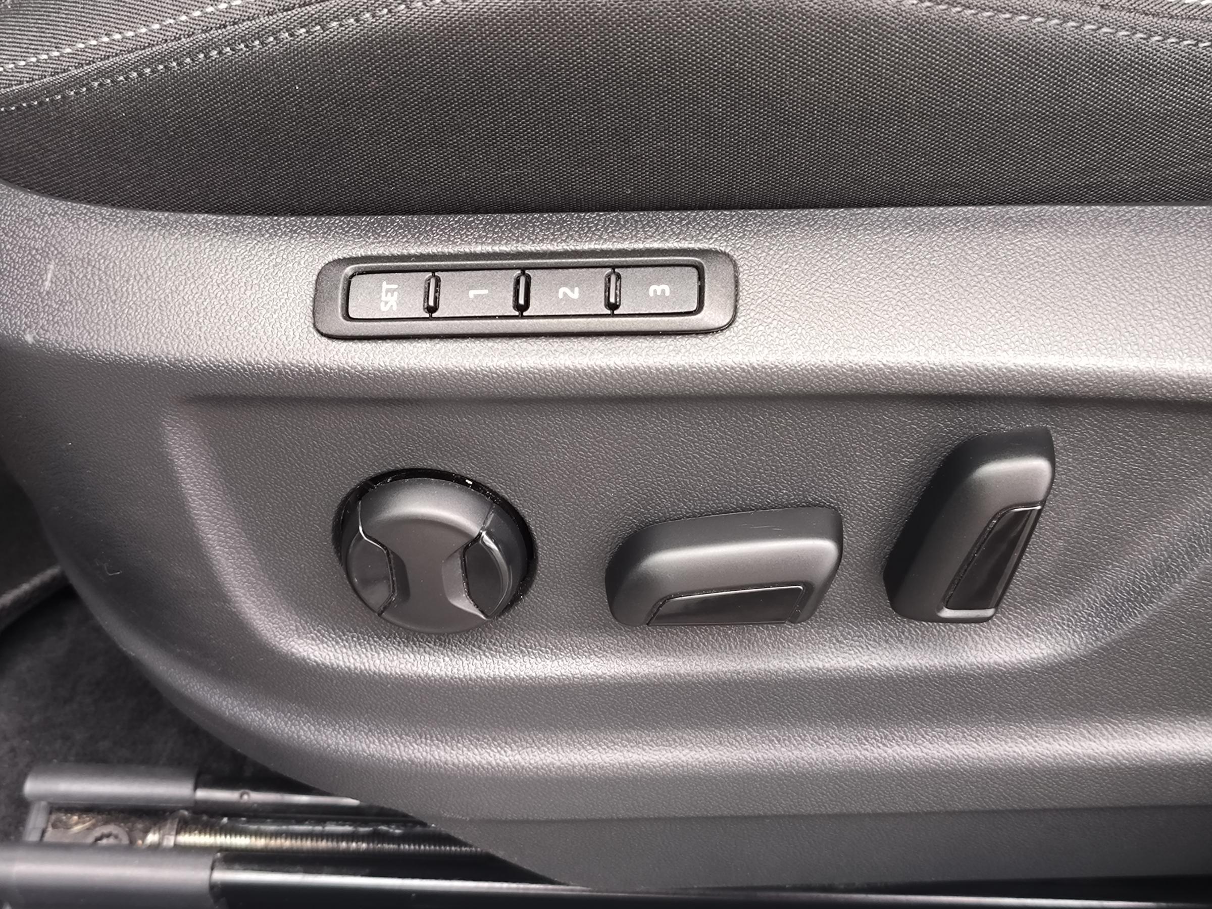 Škoda Karoq, 2018 - pohled č. 11