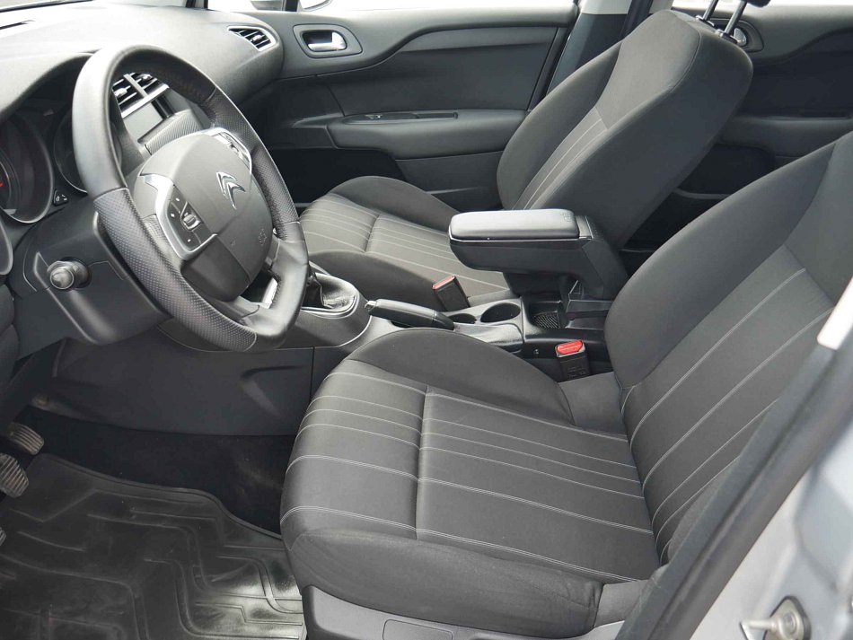 Citroën C4 1.4i 