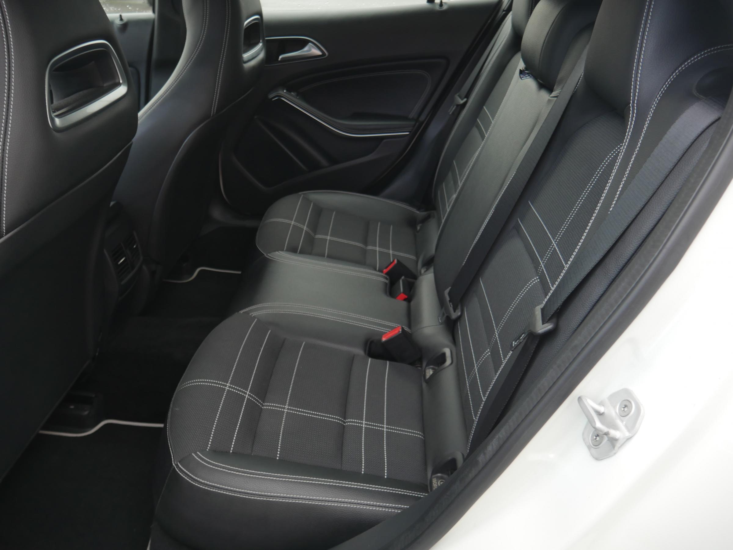 Mercedes-Benz GLA, 2015 - pohled č. 10