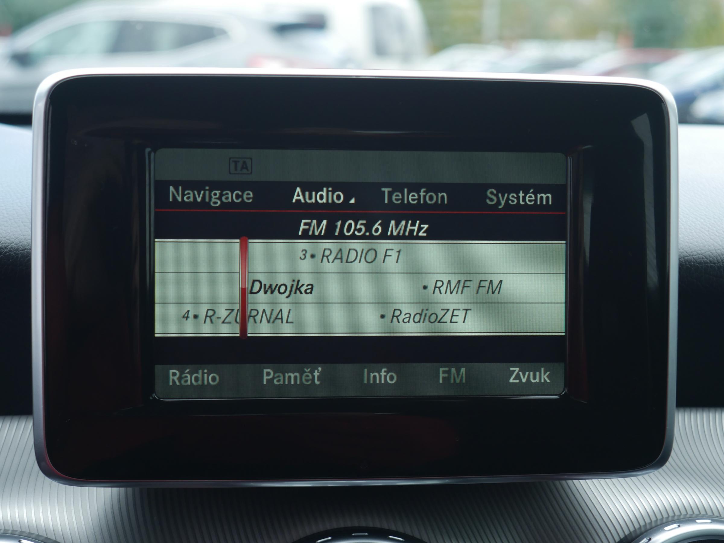 Mercedes-Benz GLA, 2015 - pohled č. 12