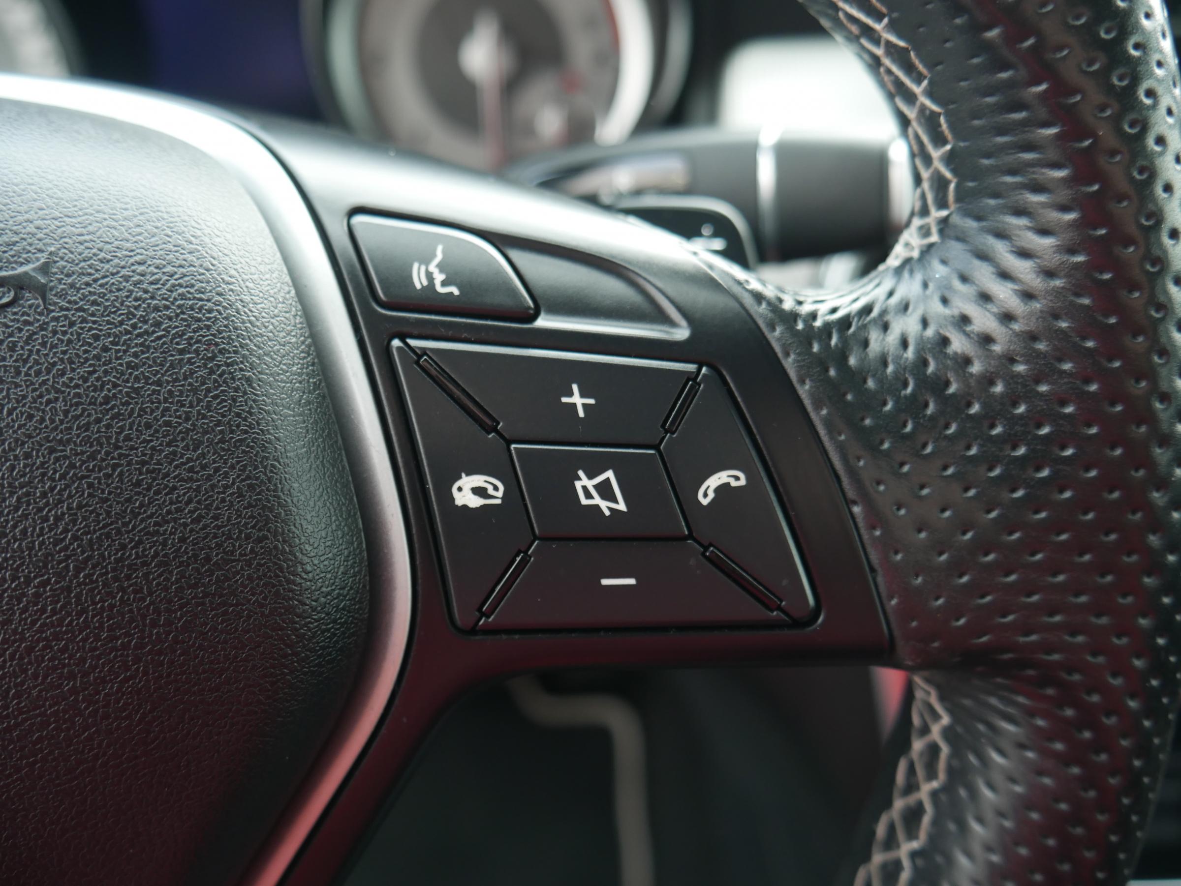 Mercedes-Benz GLA, 2015 - pohled č. 18