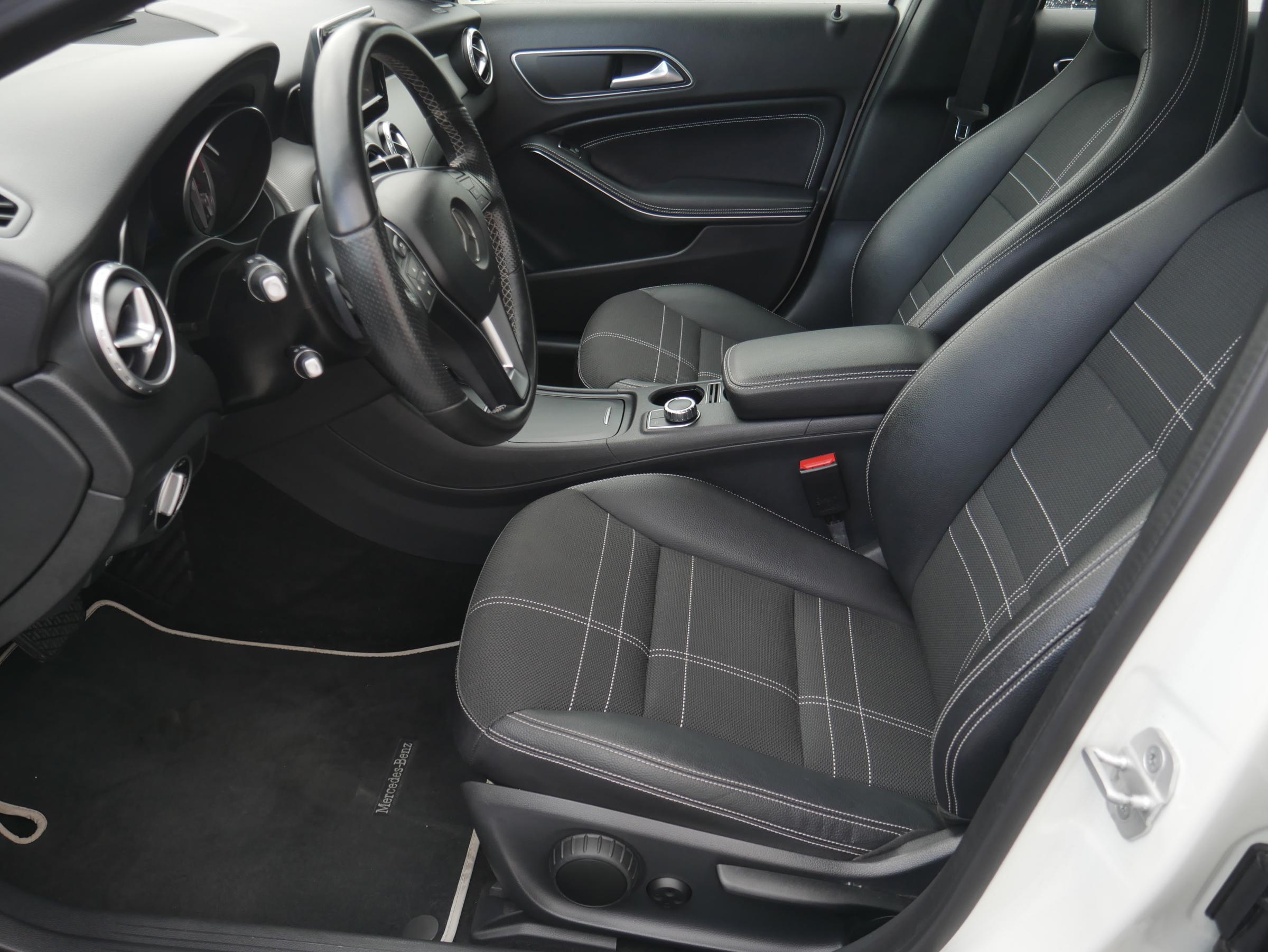 Mercedes-Benz GLA, 2015 - pohled č. 9