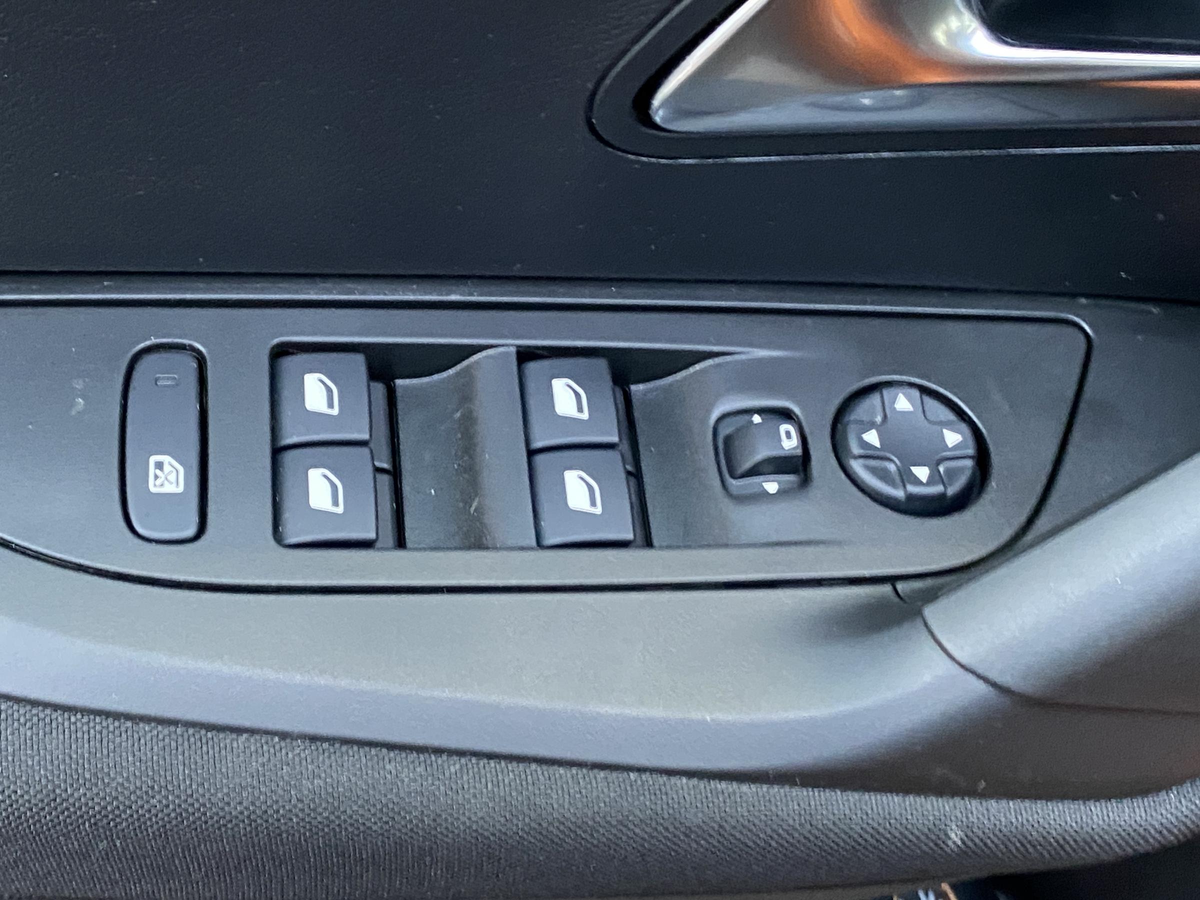 Peugeot 2008, 2021 - pohled č. 10