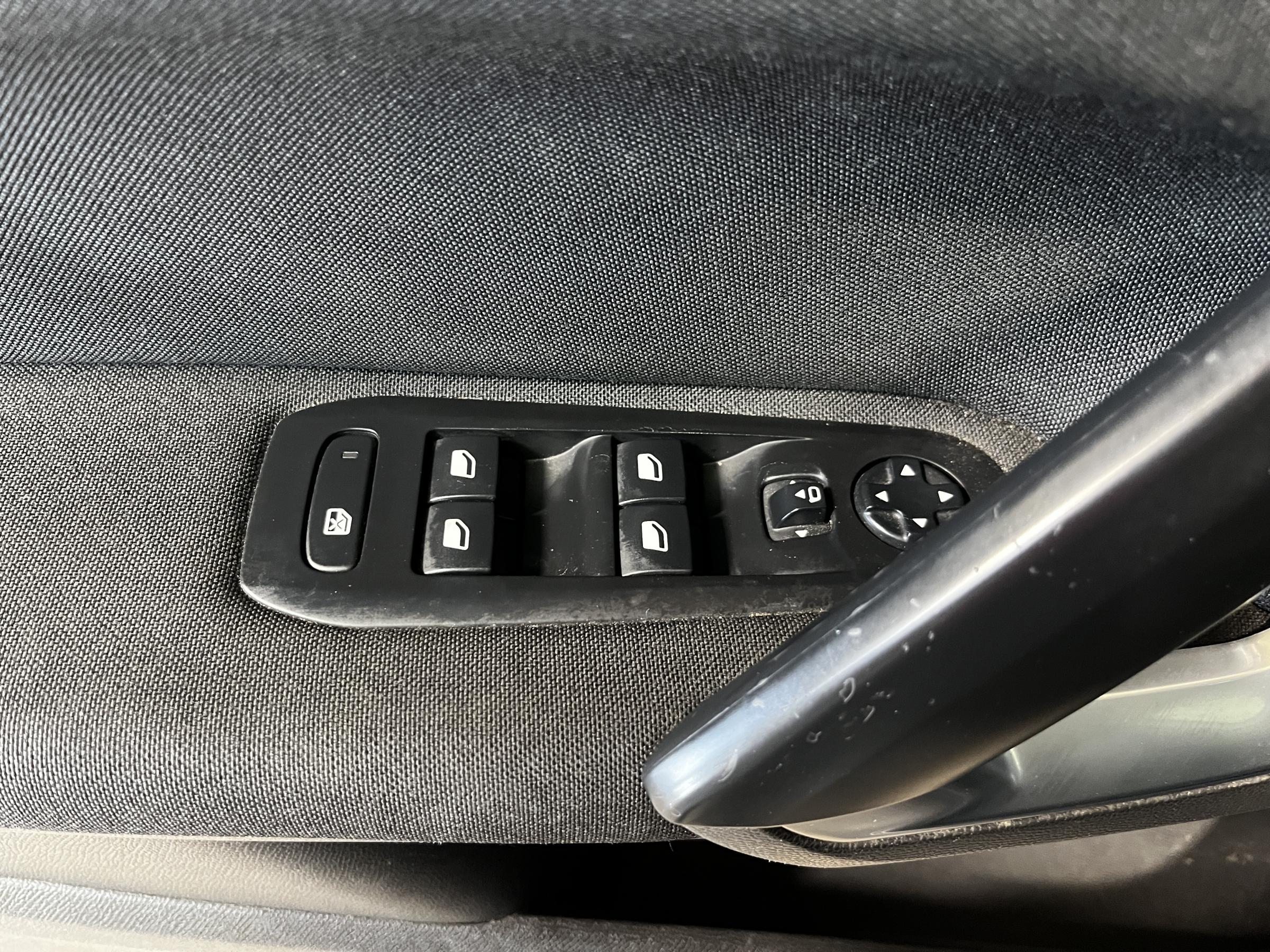 Peugeot 308, 2016 - pohled č. 12