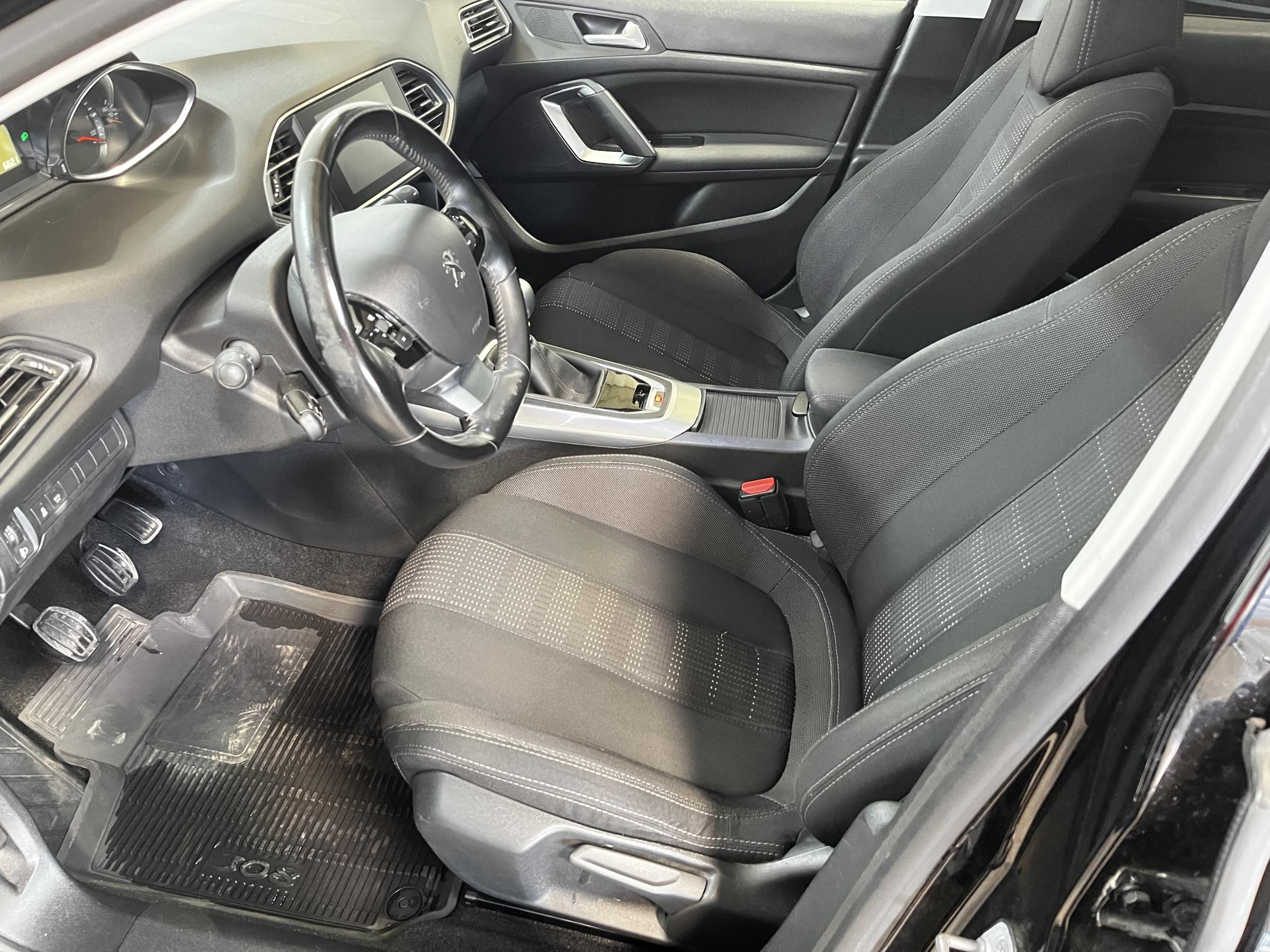 Peugeot 308, 2016 - pohled č. 9