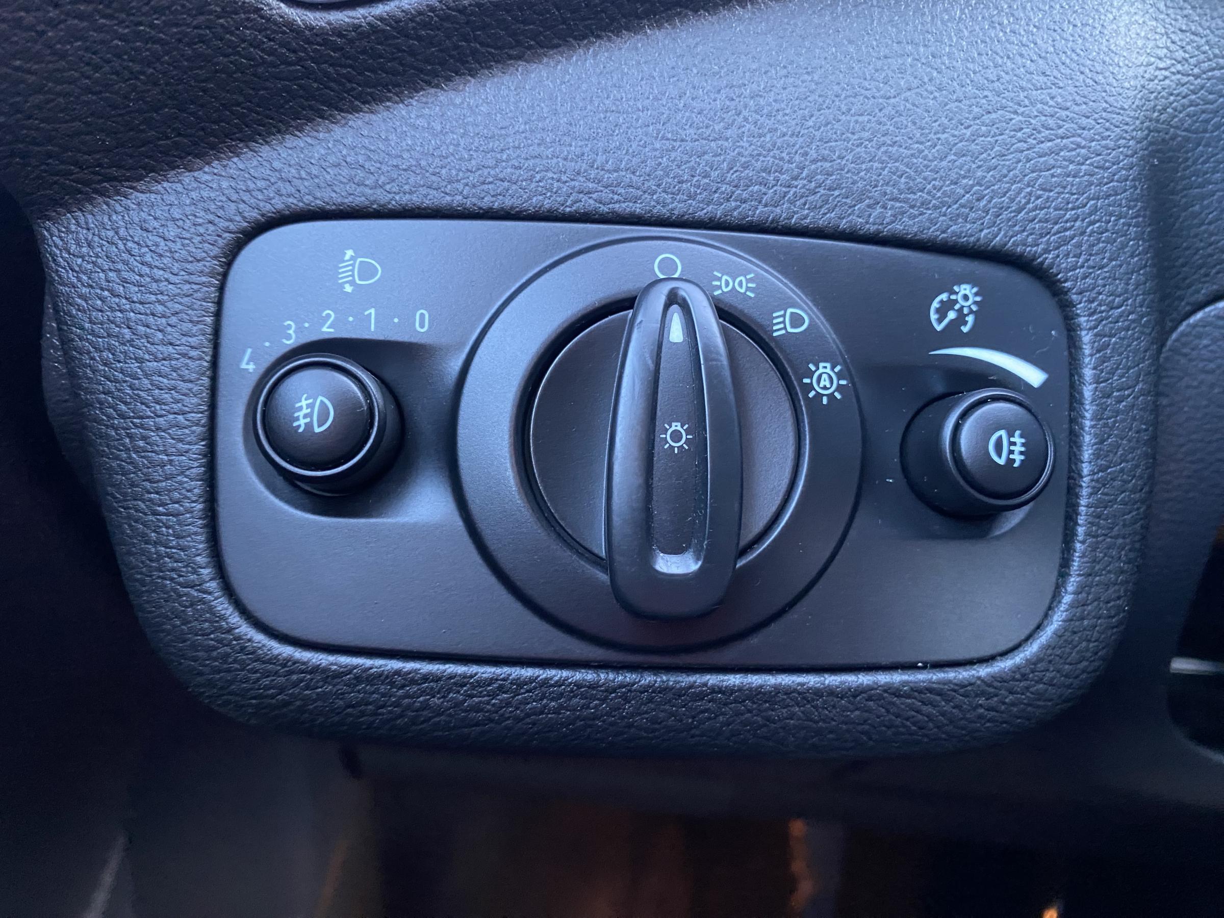 Ford Kuga, 2013 - pohled č. 13