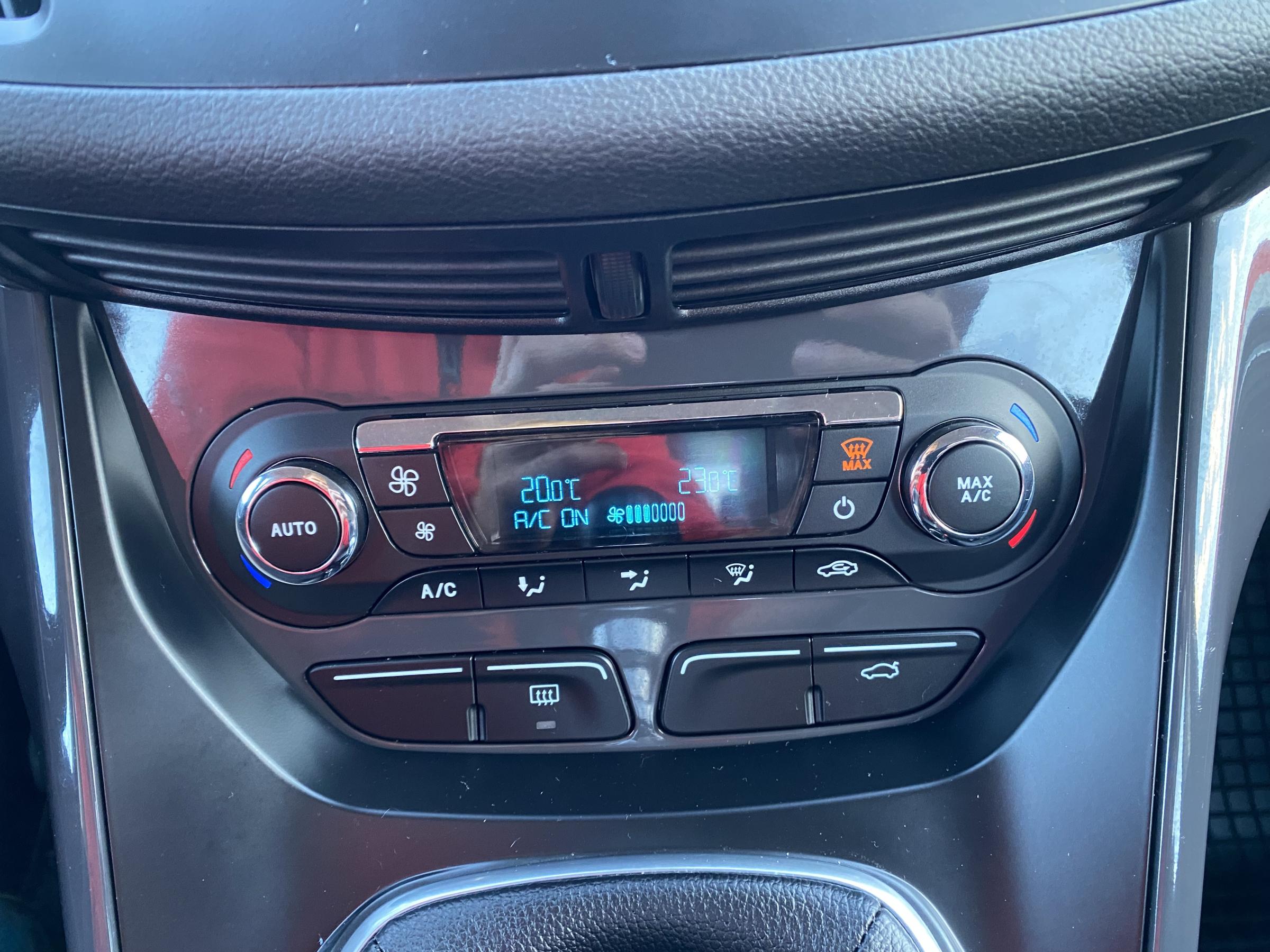 Ford Kuga, 2013 - pohled č. 16