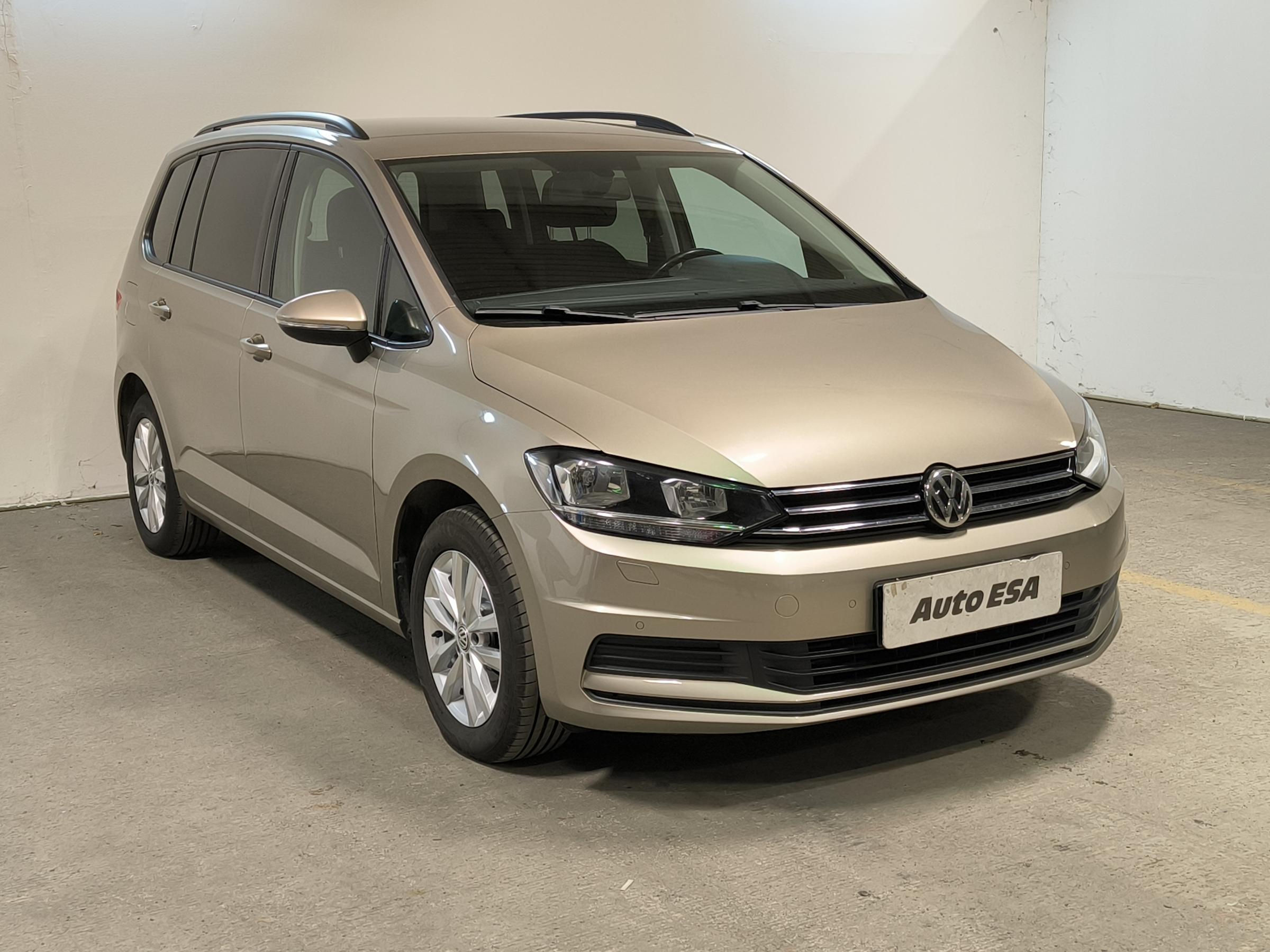 Volkswagen Touran, 2016 - celkový pohled