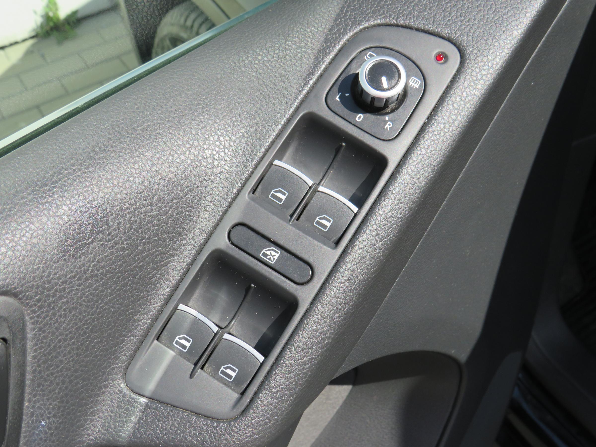 Volkswagen Tiguan, 2015 - pohled č. 12