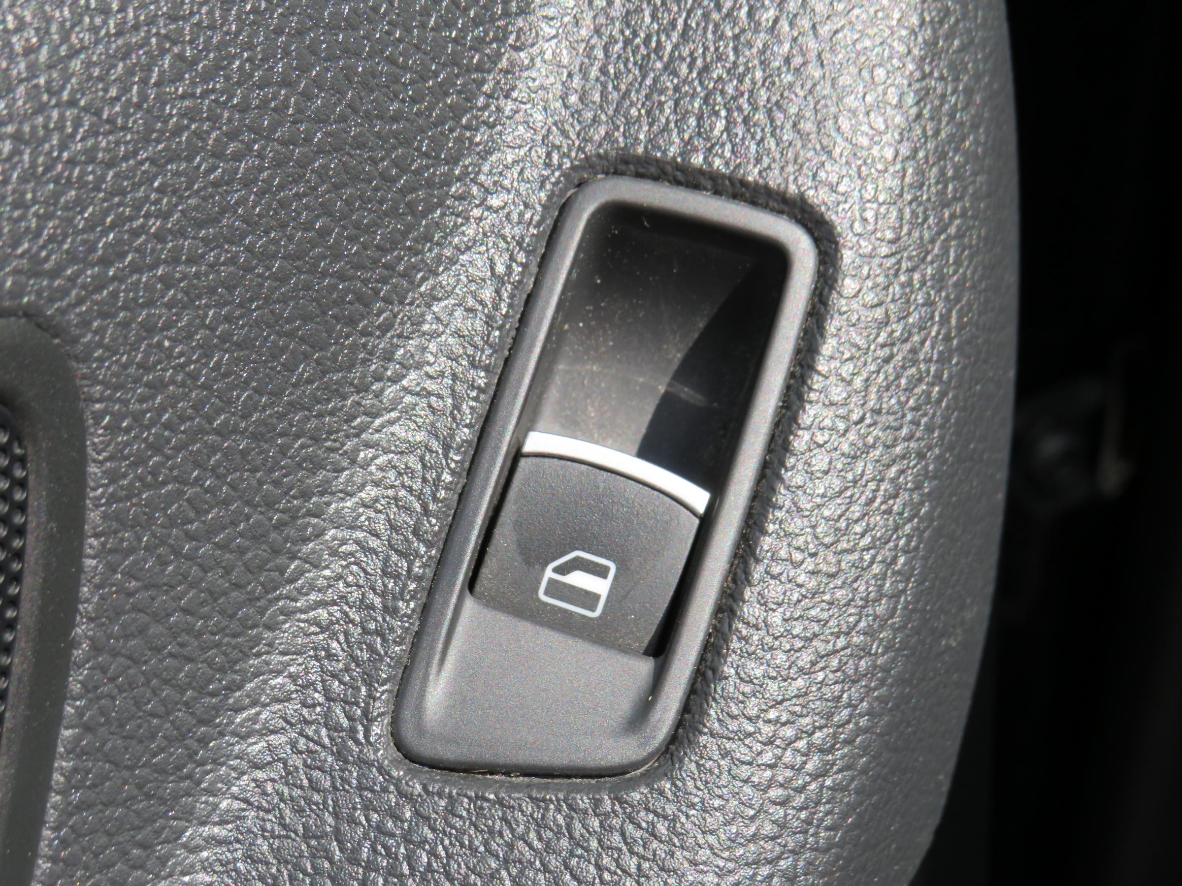 Volkswagen Tiguan, 2015 - pohled č. 13