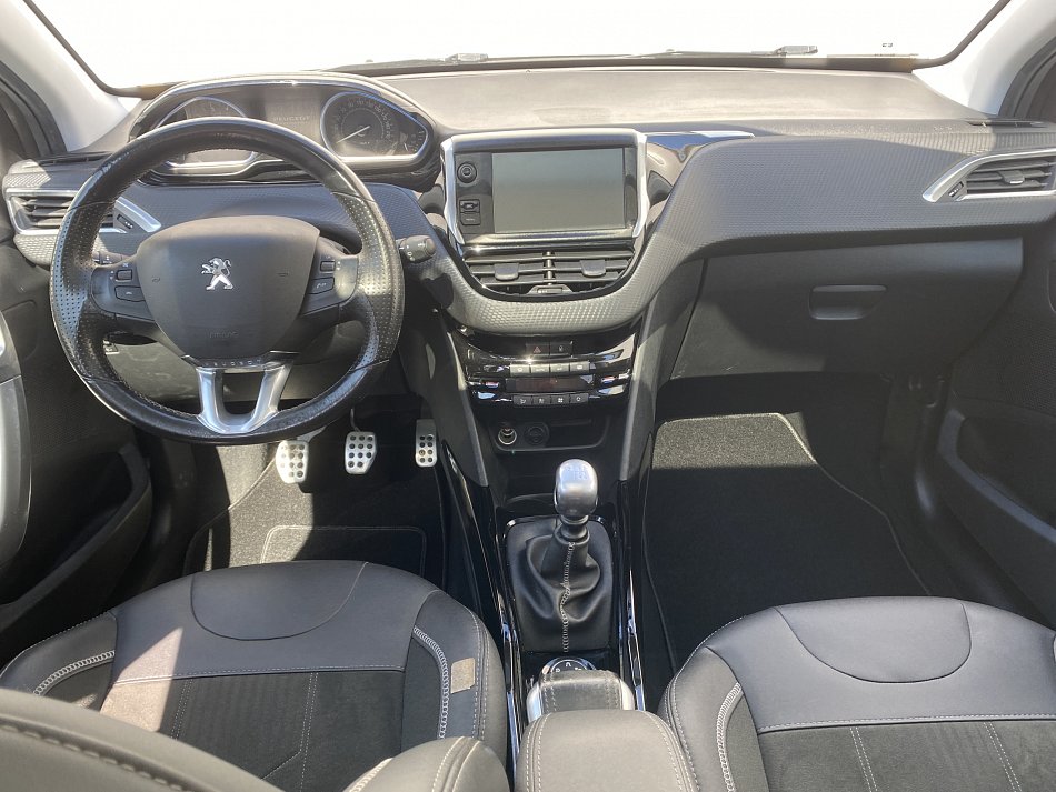 Peugeot 2008 1.2PT Crossway