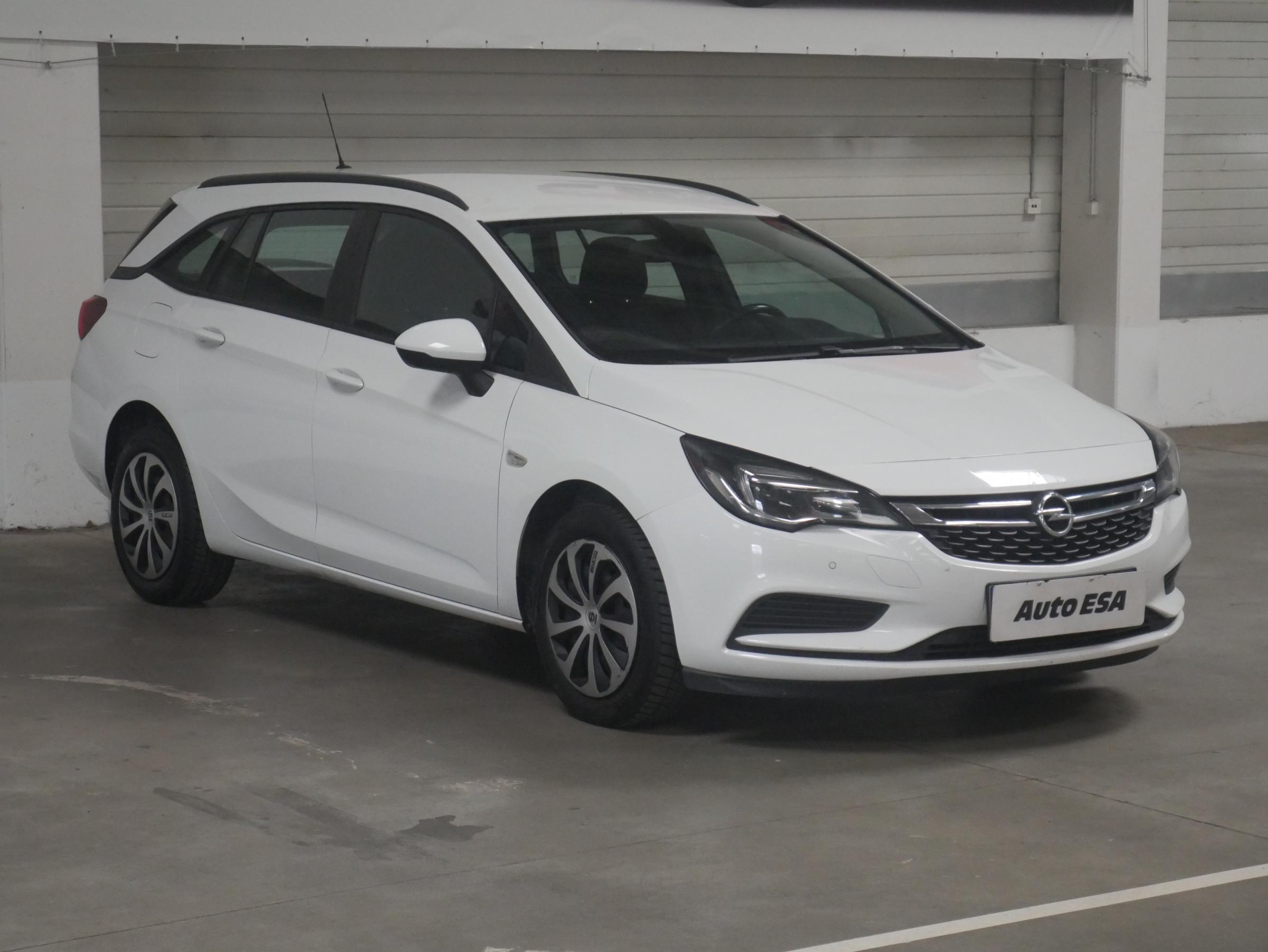 Opel Astra, 2018 - celkový pohled