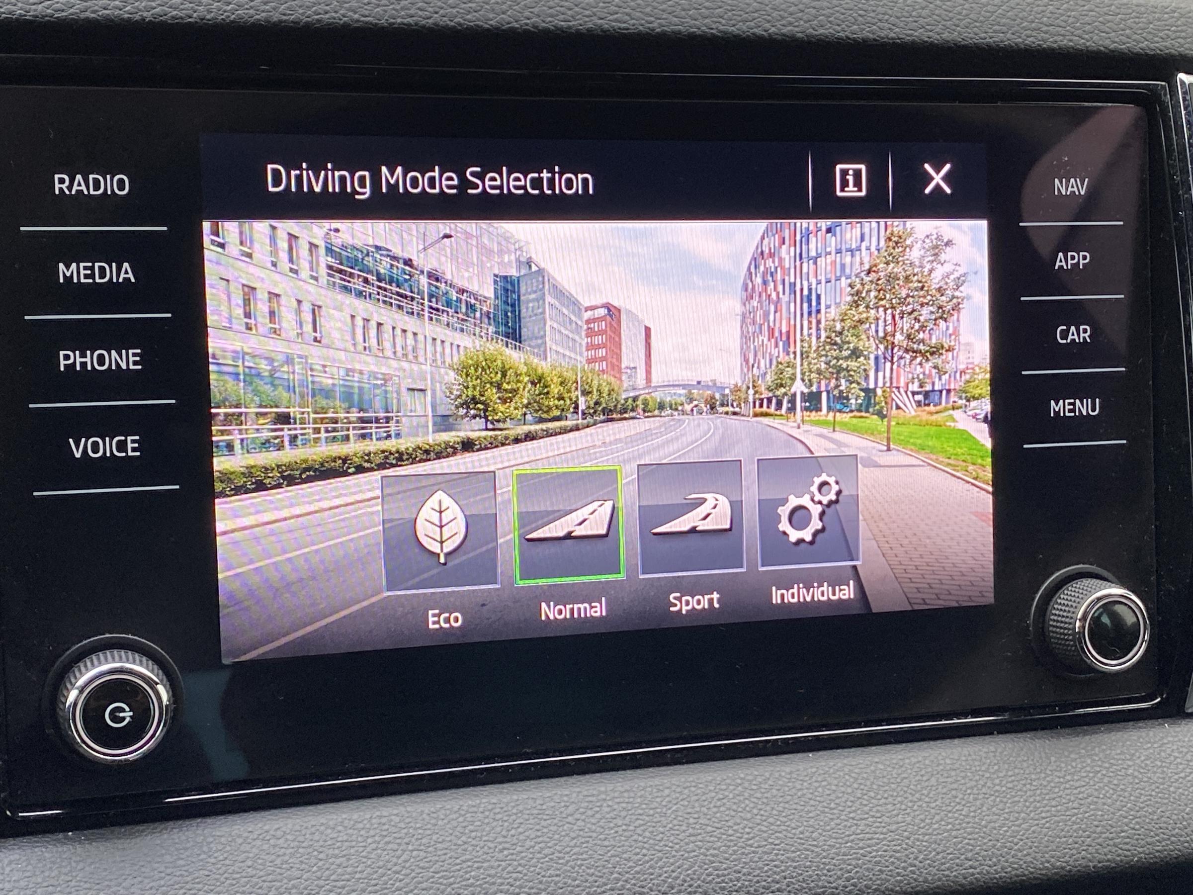 Škoda Karoq, 2019 - pohled č. 18