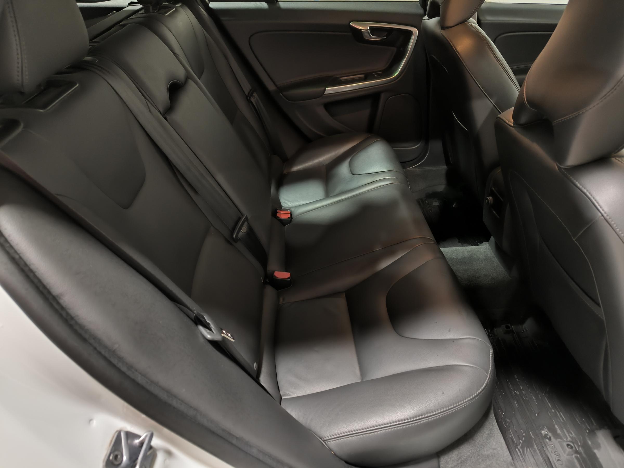 Volvo V60, 2015 - pohled č. 10