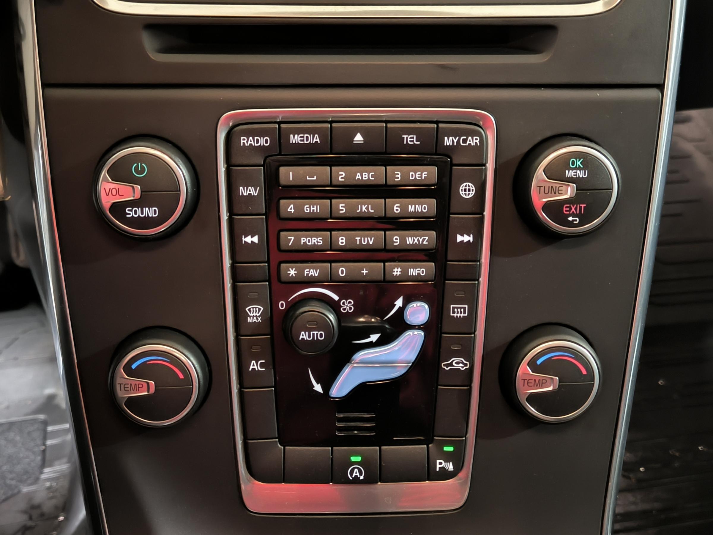 Volvo V60, 2015 - pohled č. 15