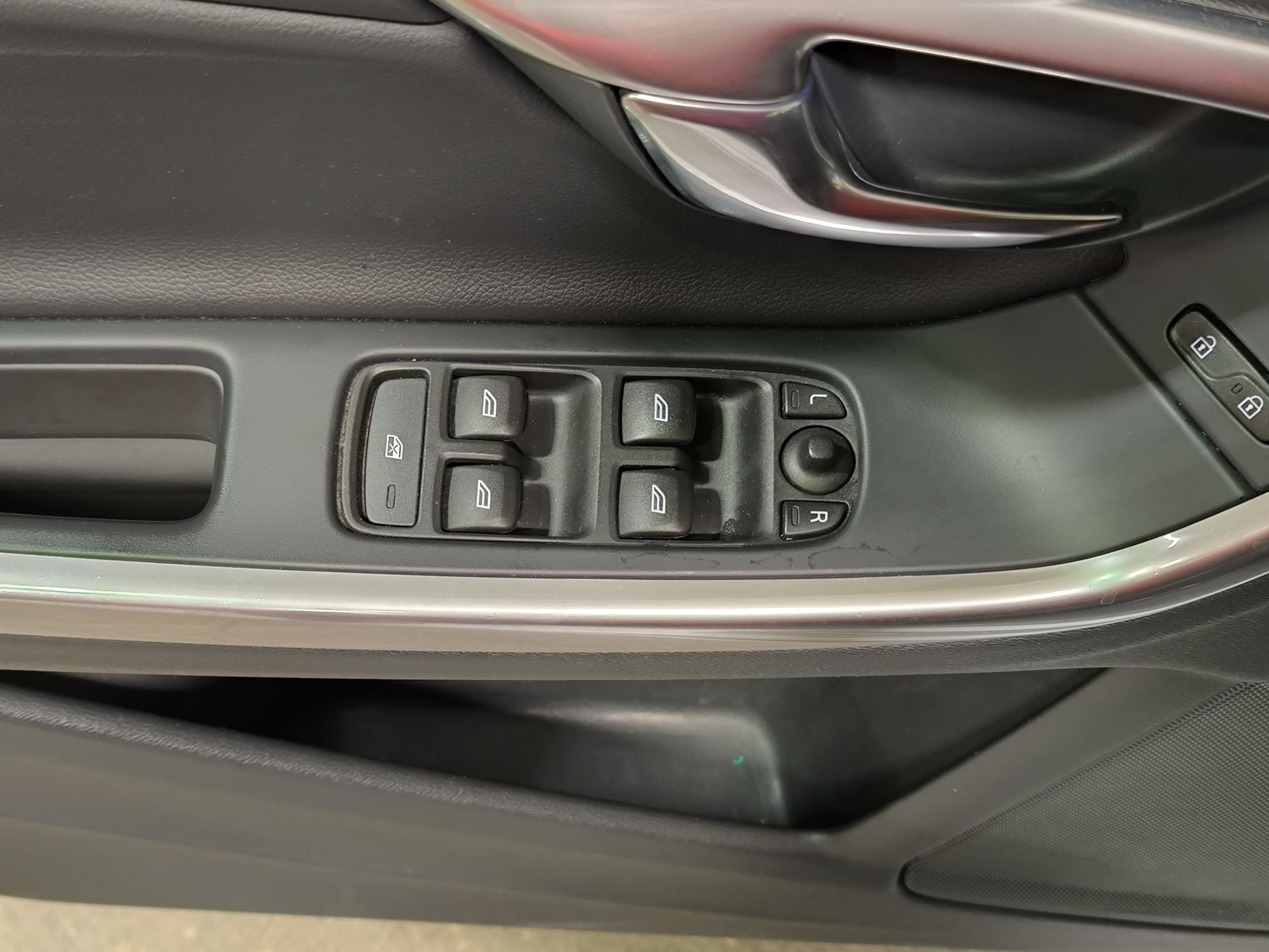 Volvo V60, 2015 - pohled č. 17