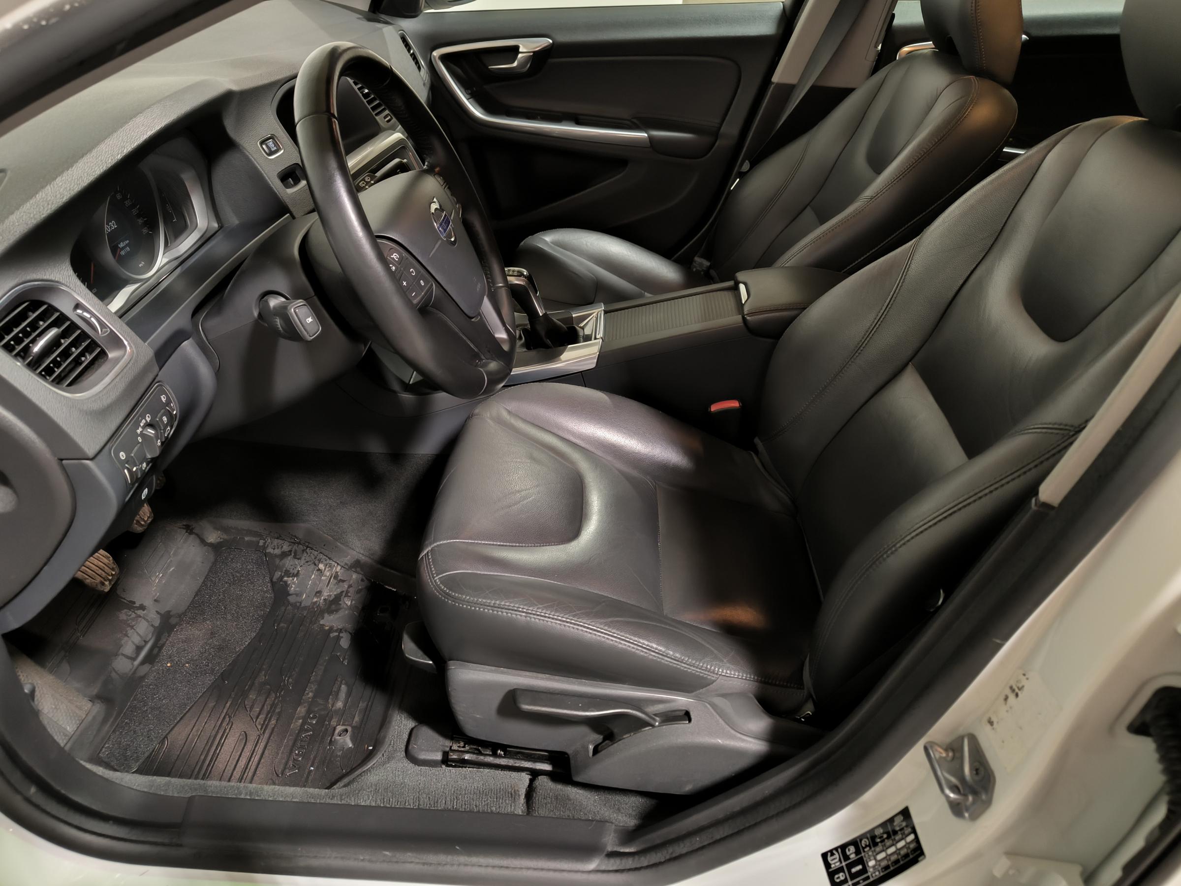 Volvo V60, 2015 - pohled č. 8