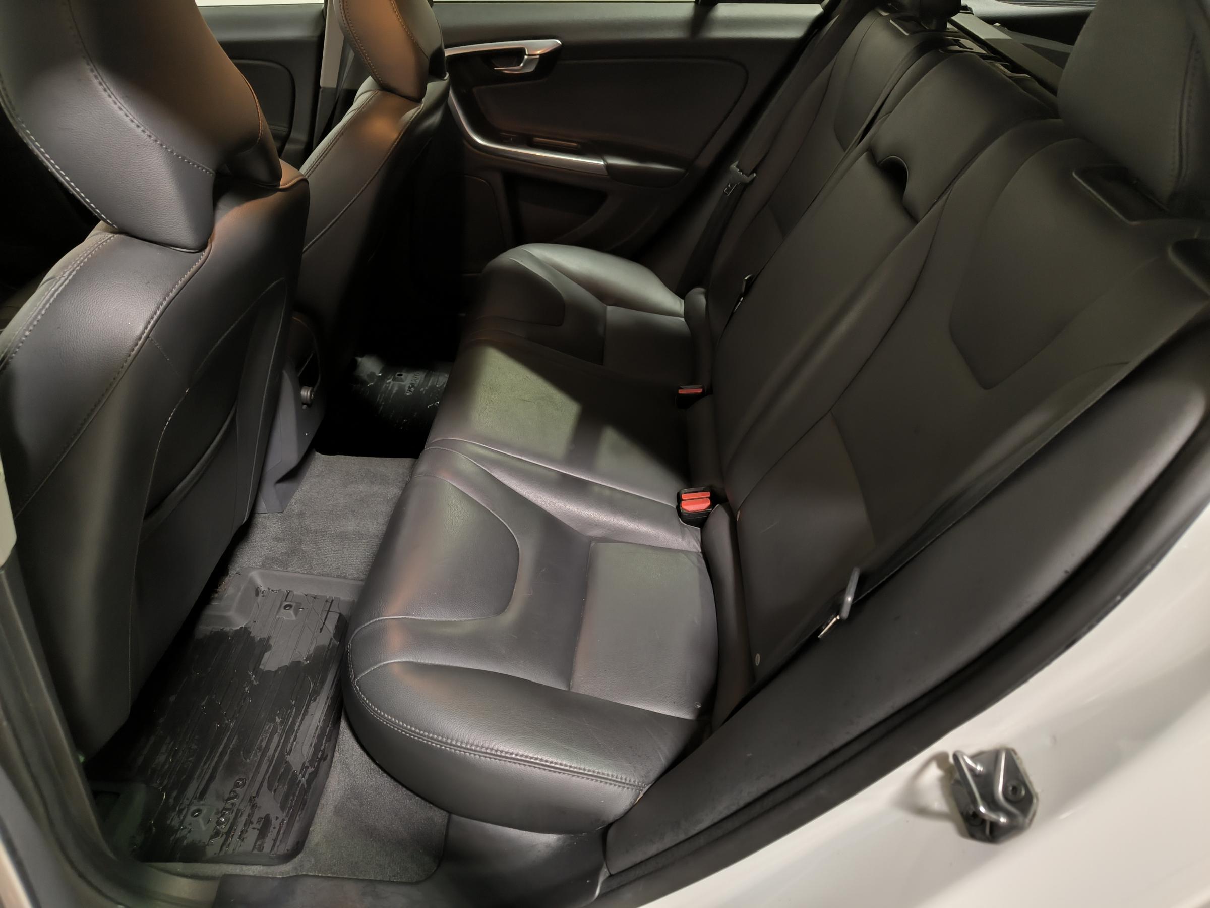 Volvo V60, 2015 - pohled č. 9