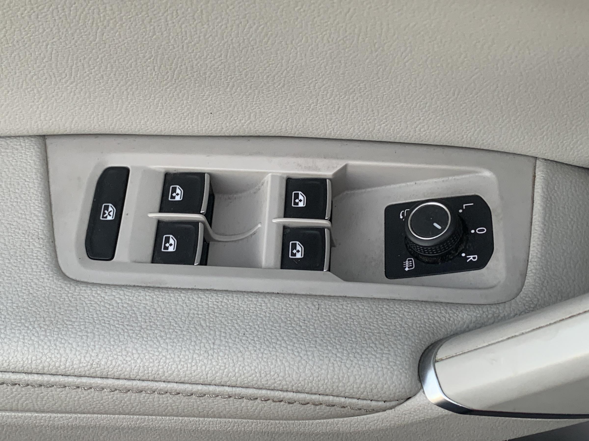 Volkswagen Touran, 2017 - pohled č. 20