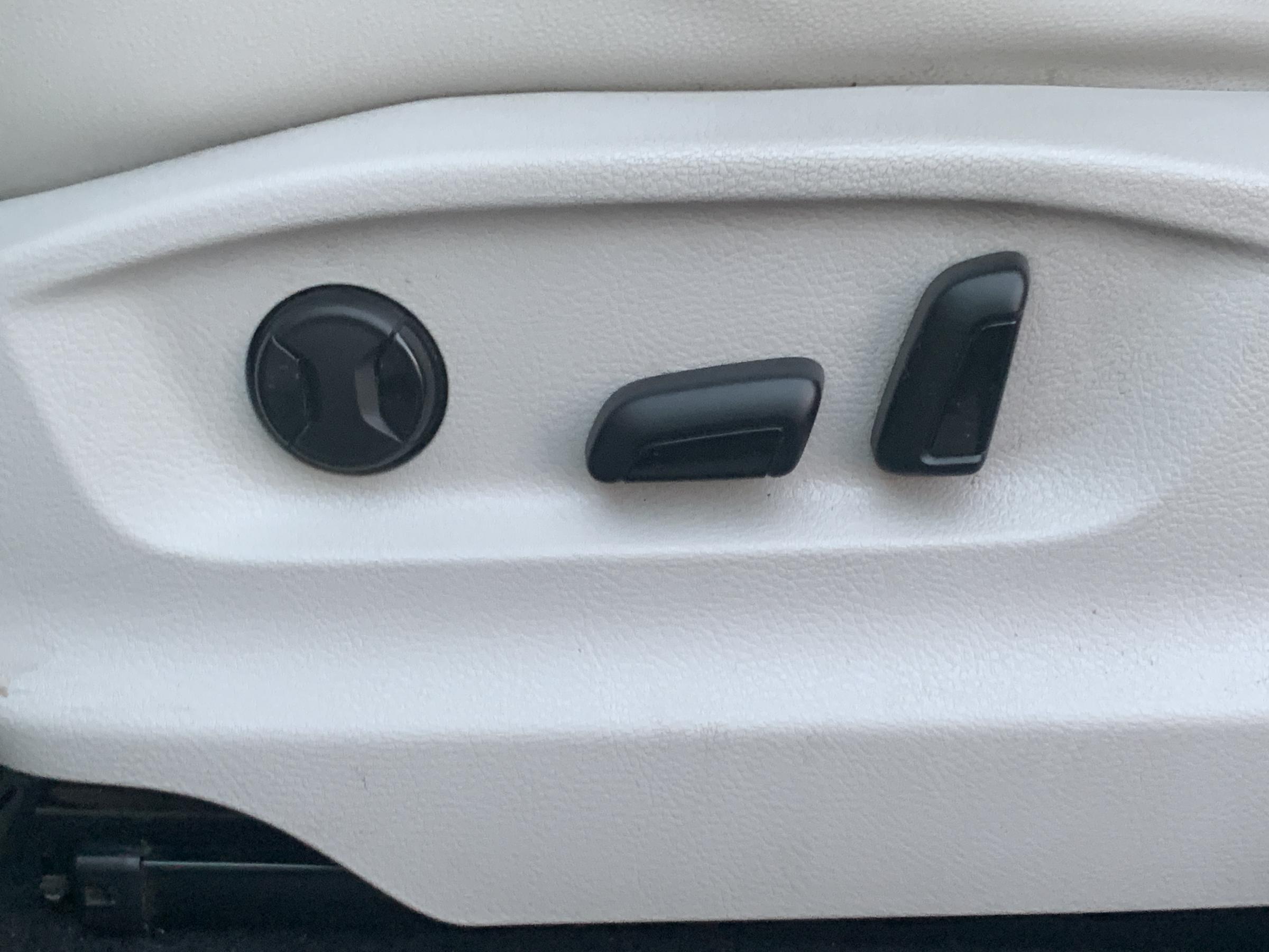 Volkswagen Touran, 2017 - pohled č. 21