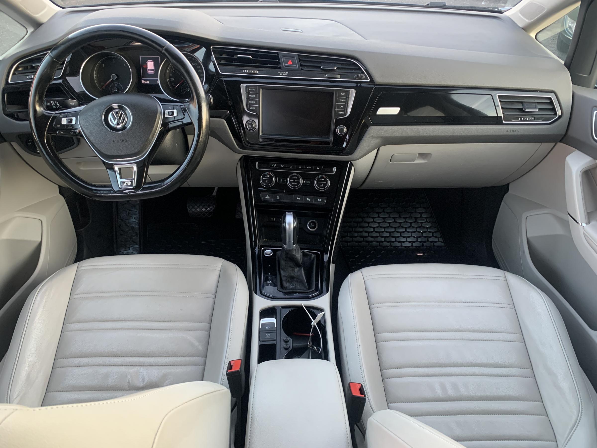 Volkswagen Touran, 2017 - pohled č. 8