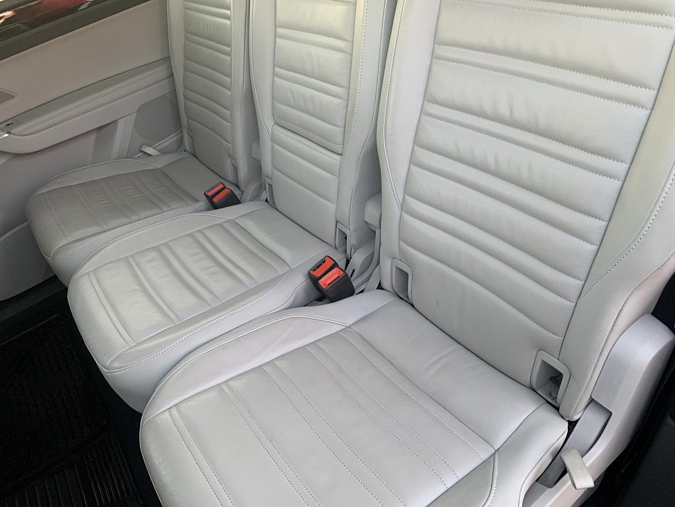 Volkswagen Touran 2.0 TDi R-Line