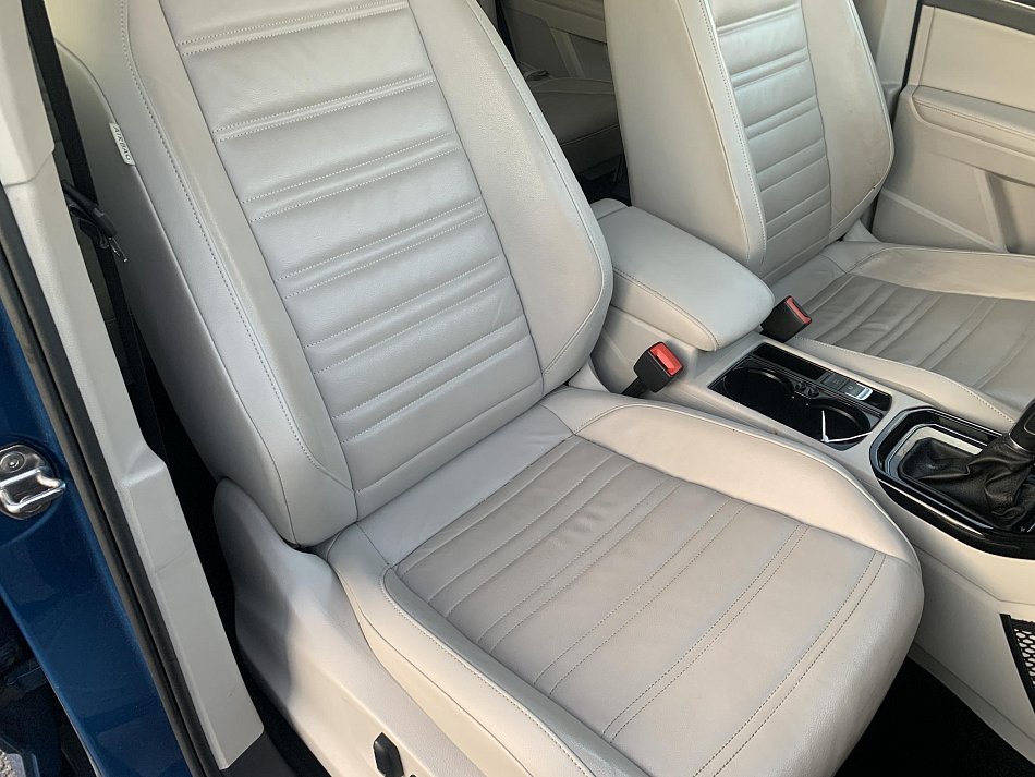 Volkswagen Touran 2.0 TDi R-Line