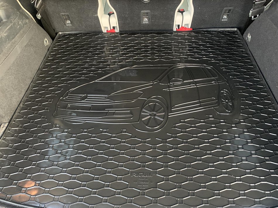 Volkswagen Touran 2.0 TDi R-Line