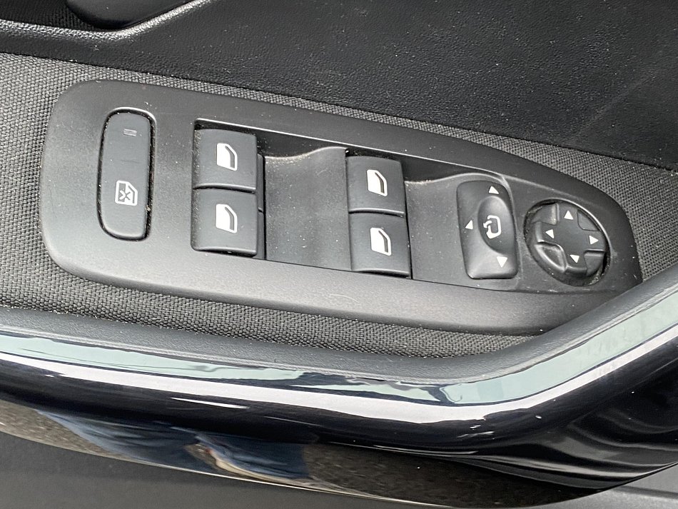 Peugeot 2008 1.5HDi Signature