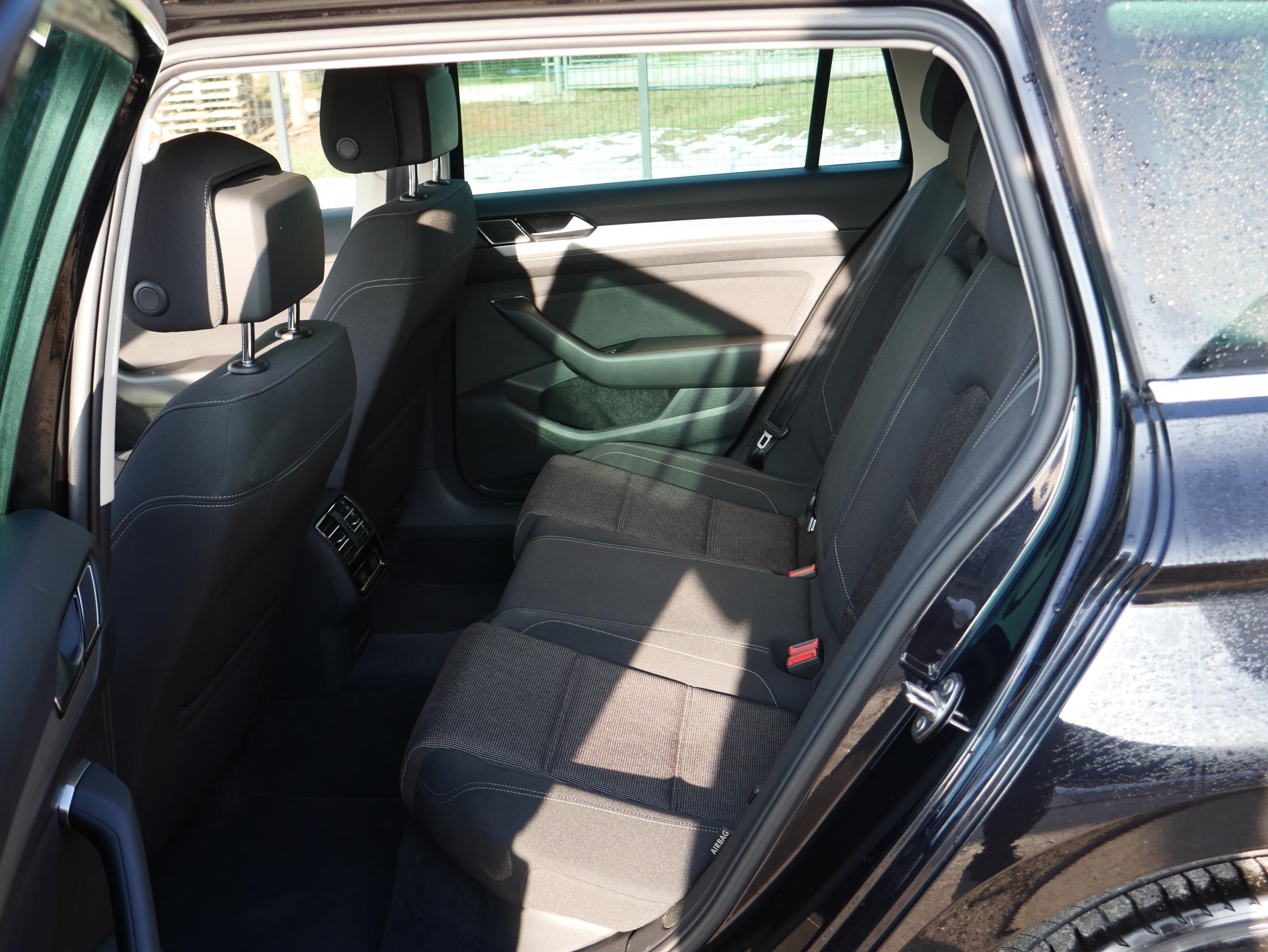 Volkswagen Passat, 2018 - pohled č. 10