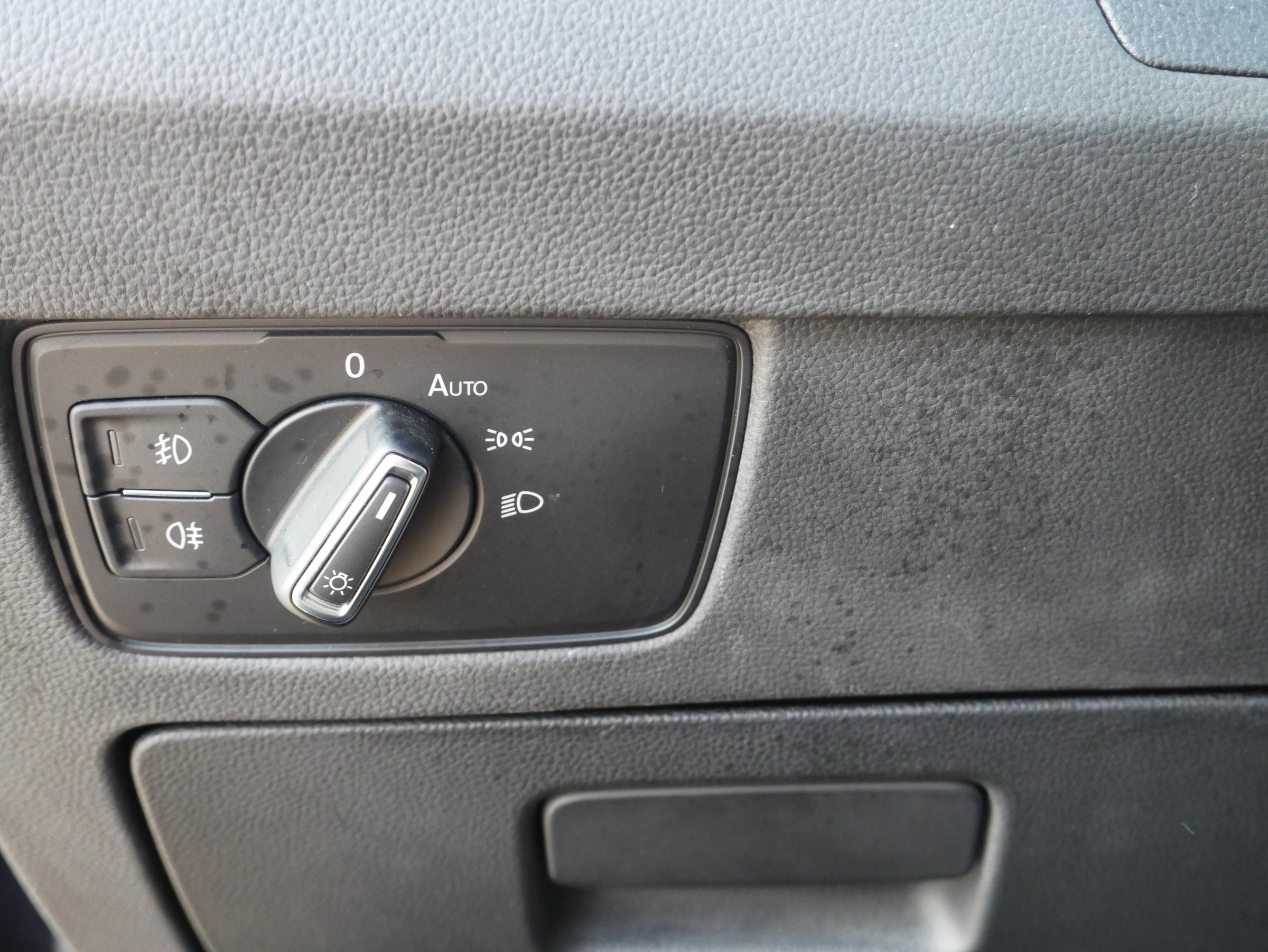 Volkswagen Passat, 2018 - pohled č. 15