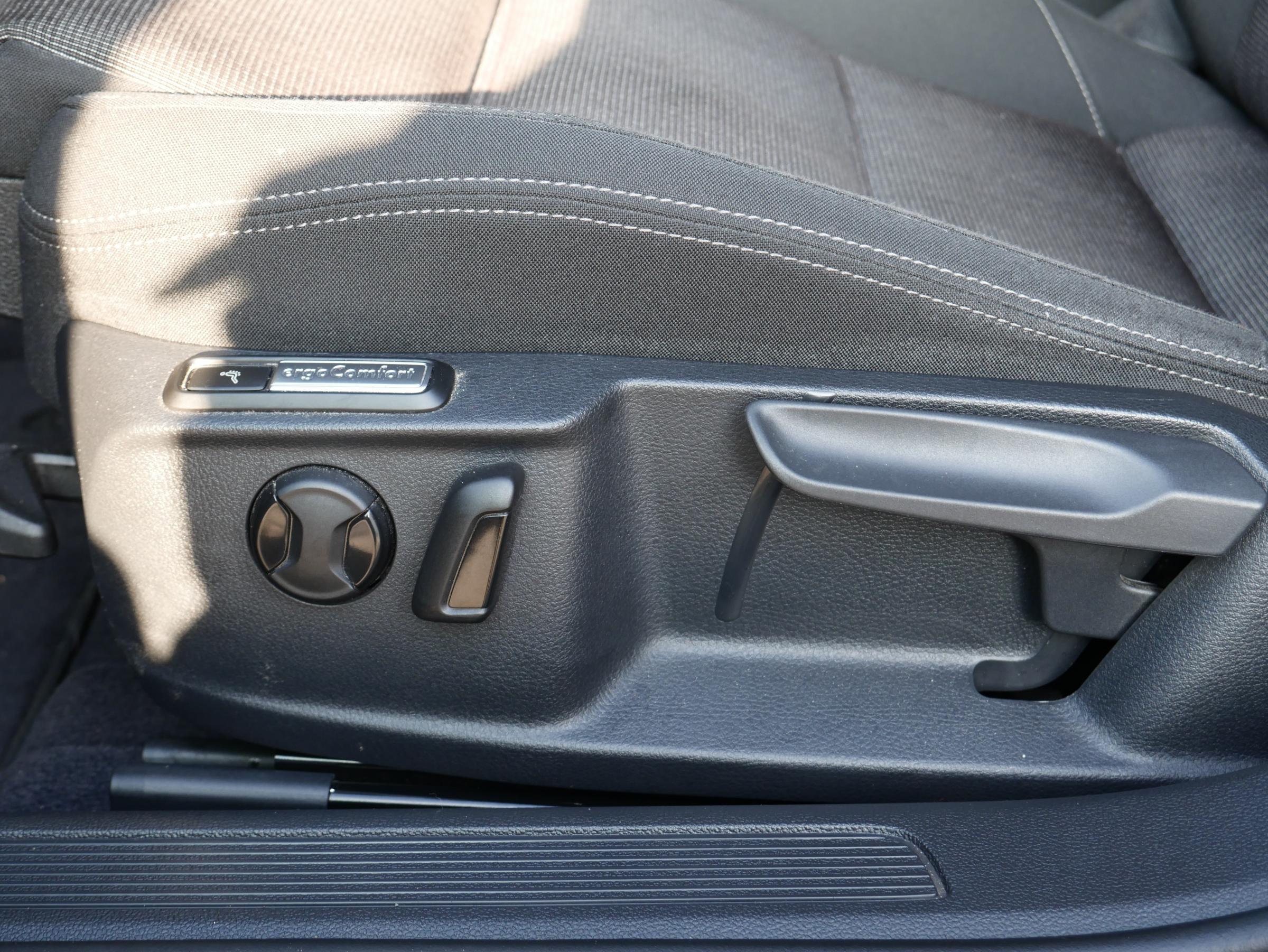 Volkswagen Passat, 2018 - pohled č. 16