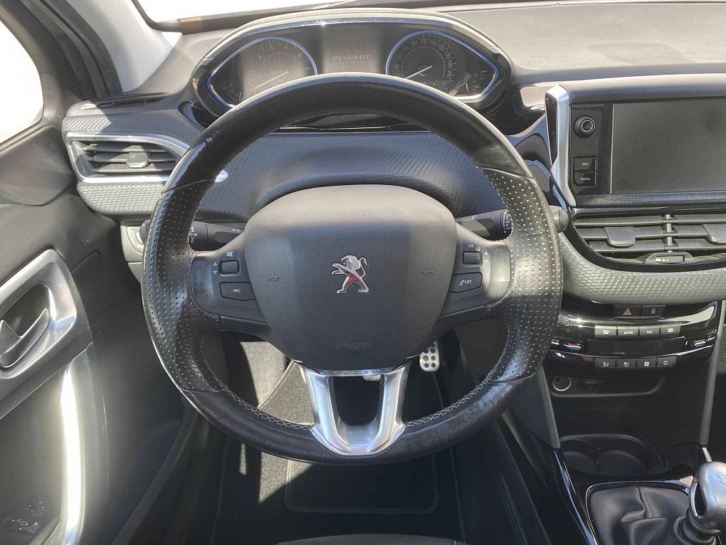 Peugeot 2008 1.2PT Crossway