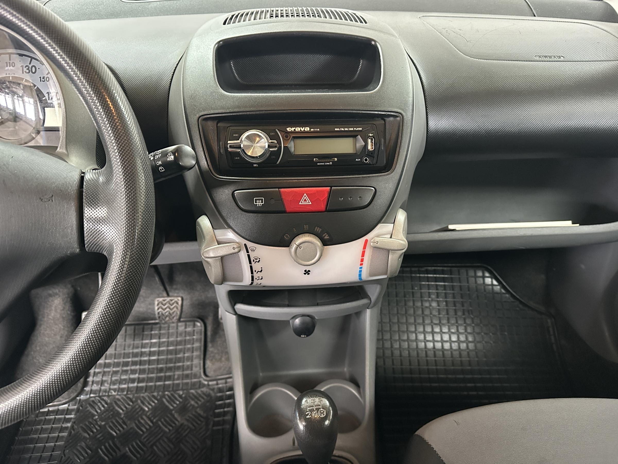 Peugeot 107, 2006 - pohled č. 12