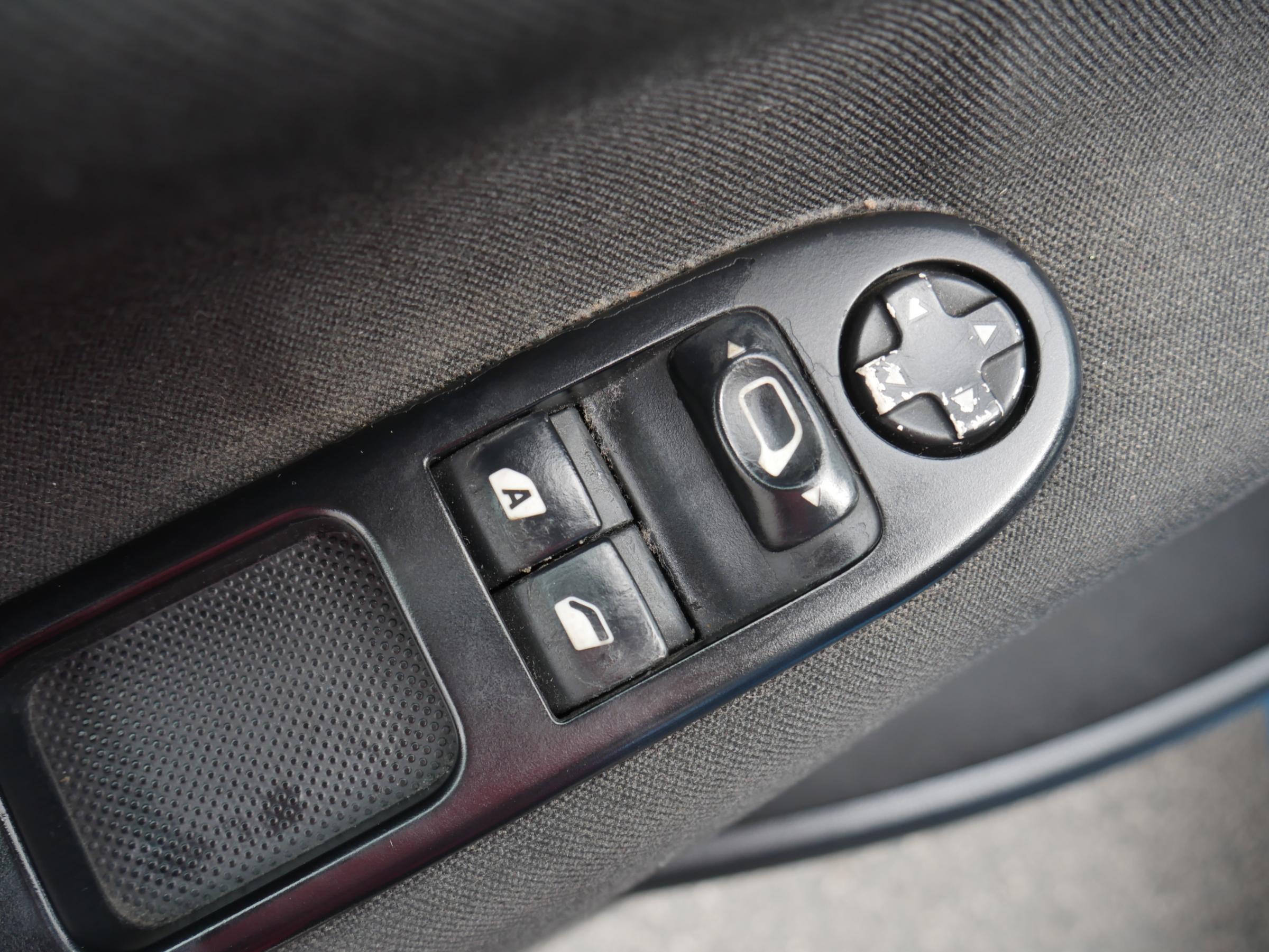 Peugeot 207, 2011 - pohled č. 12