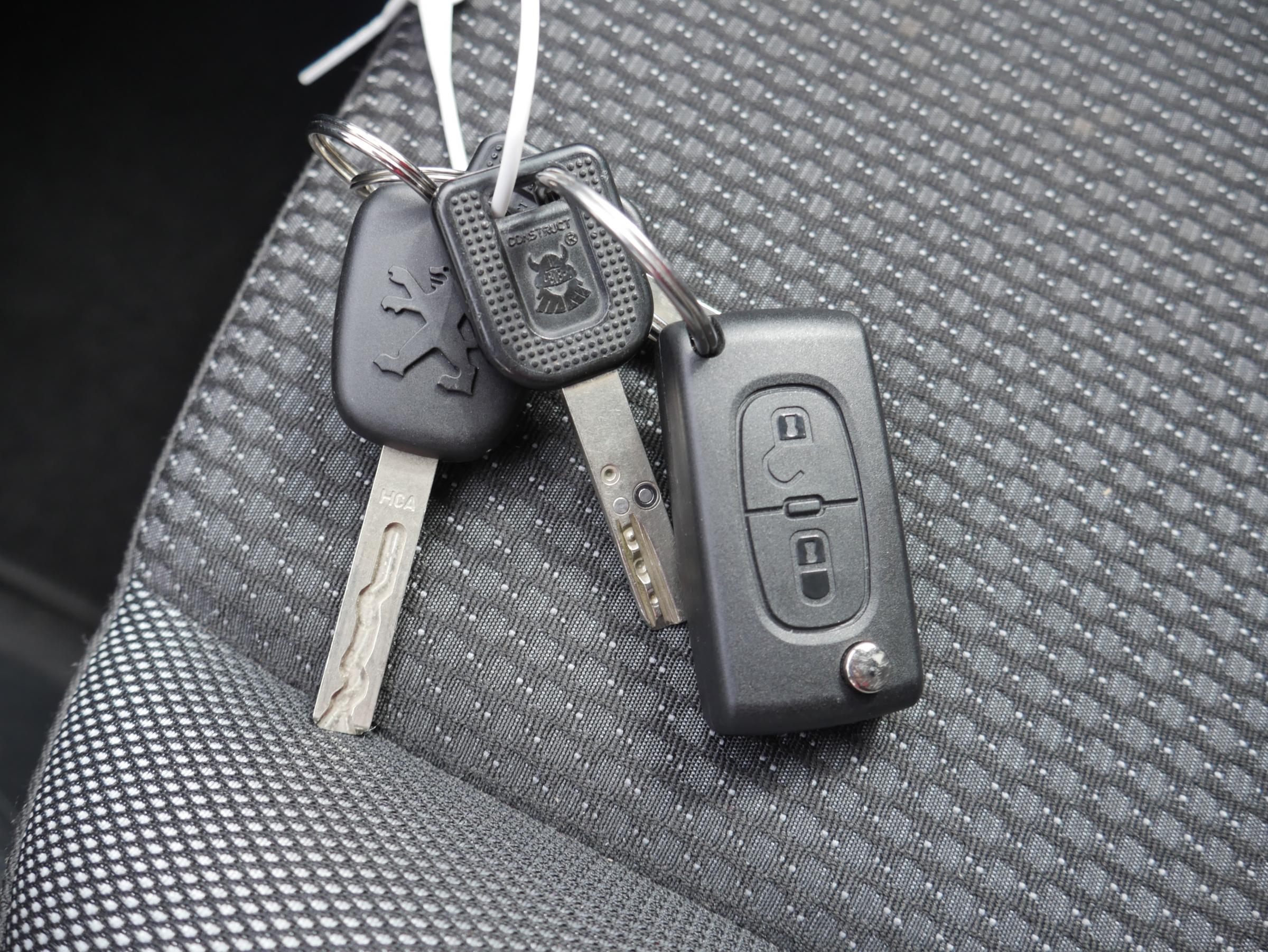 Peugeot 207, 2011 - pohled č. 15