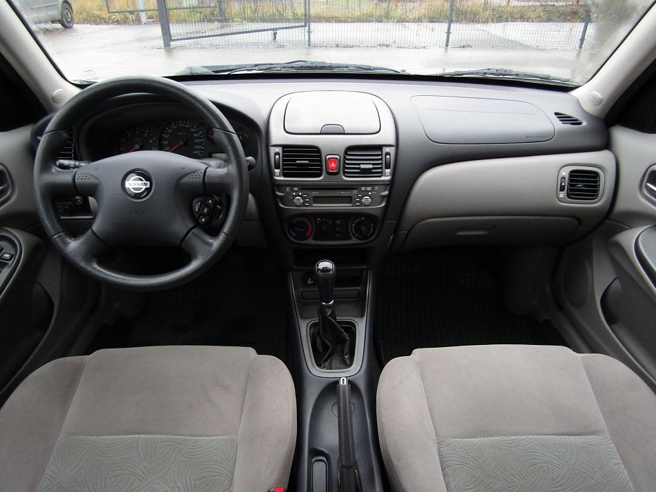 Nissan Almera 1.5i 