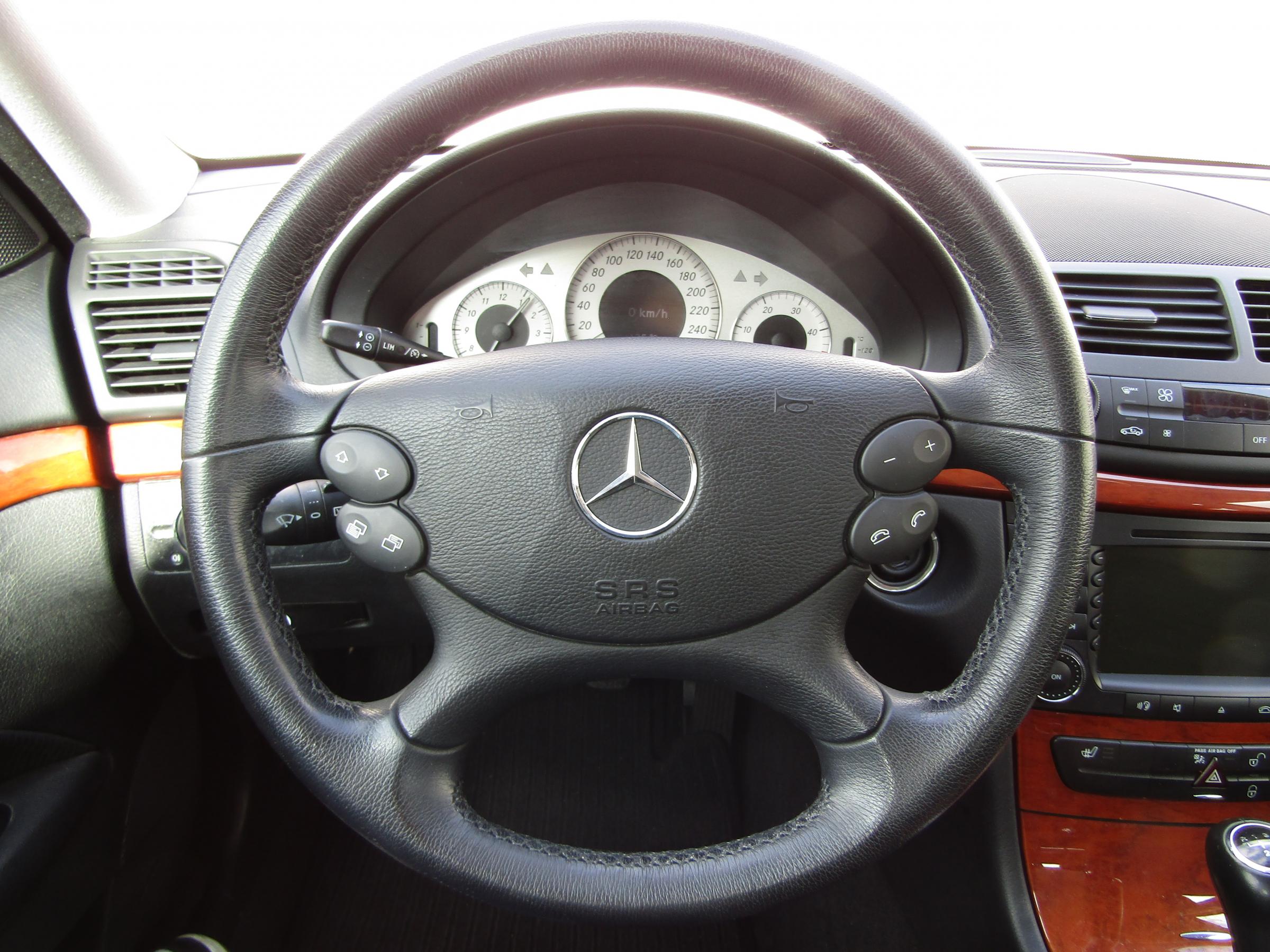Mercedes-Benz Třída E, 2008 - pohled č. 16