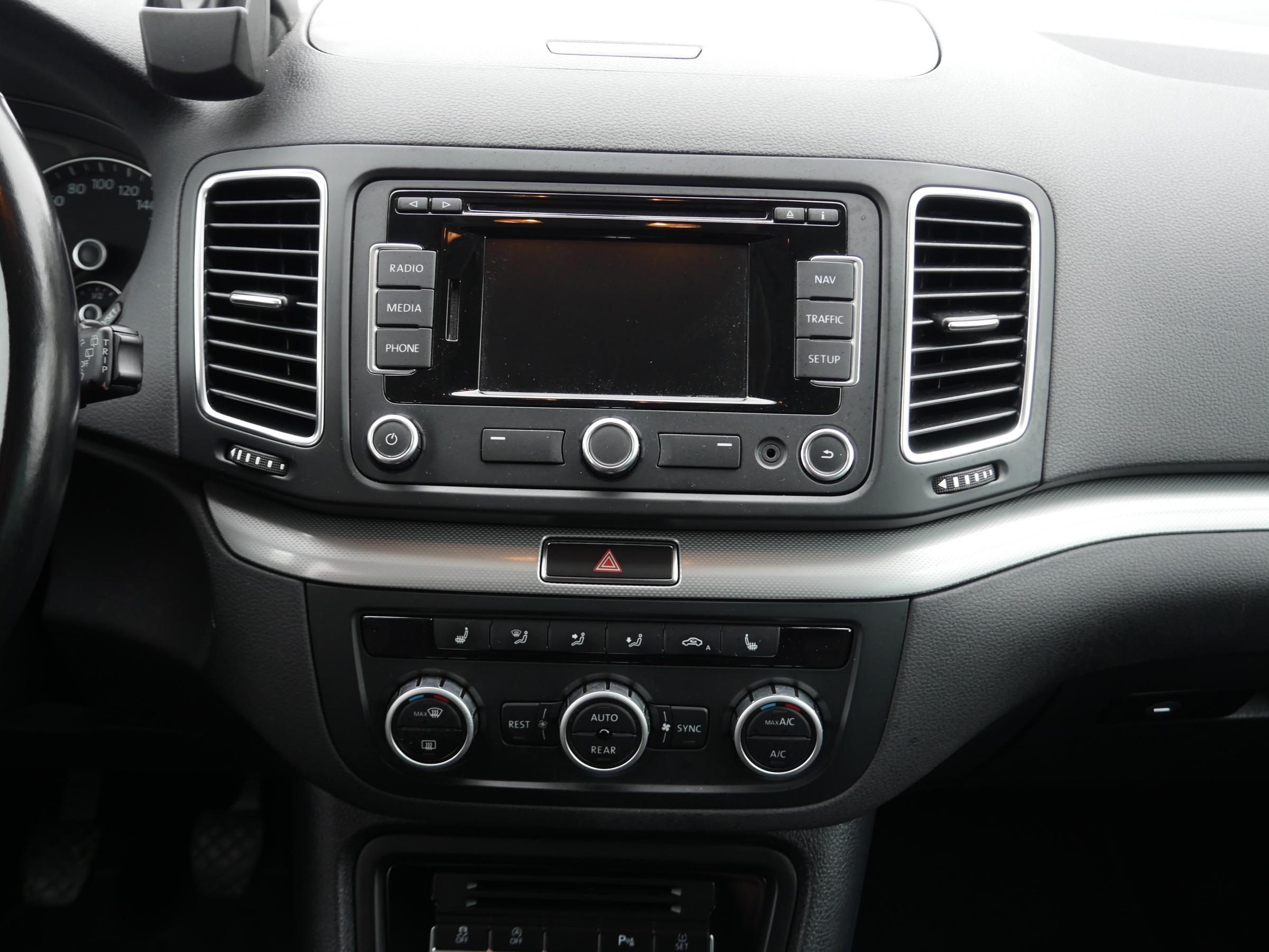 Volkswagen Sharan, 2015 - pohled č. 11