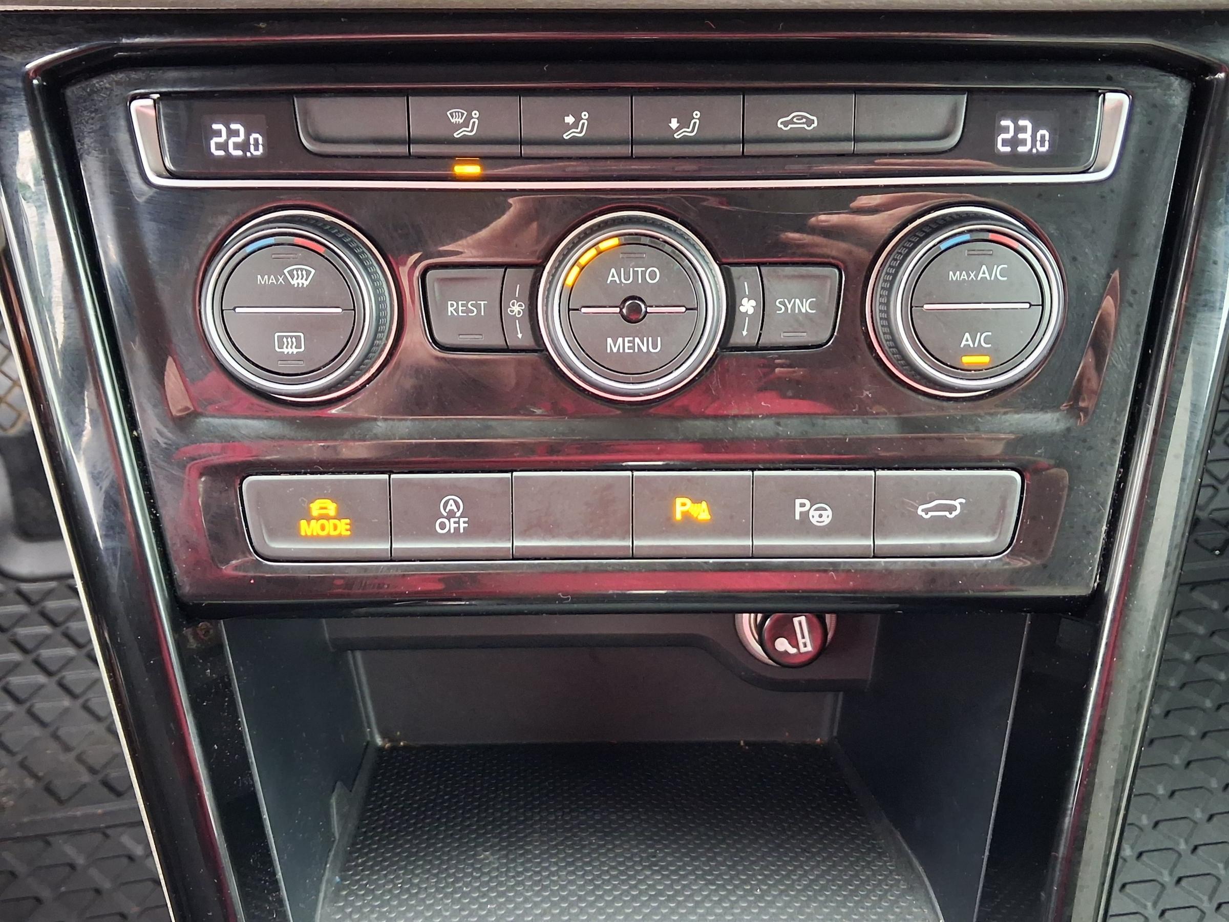 Volkswagen Touran, 2017 - pohled č. 16