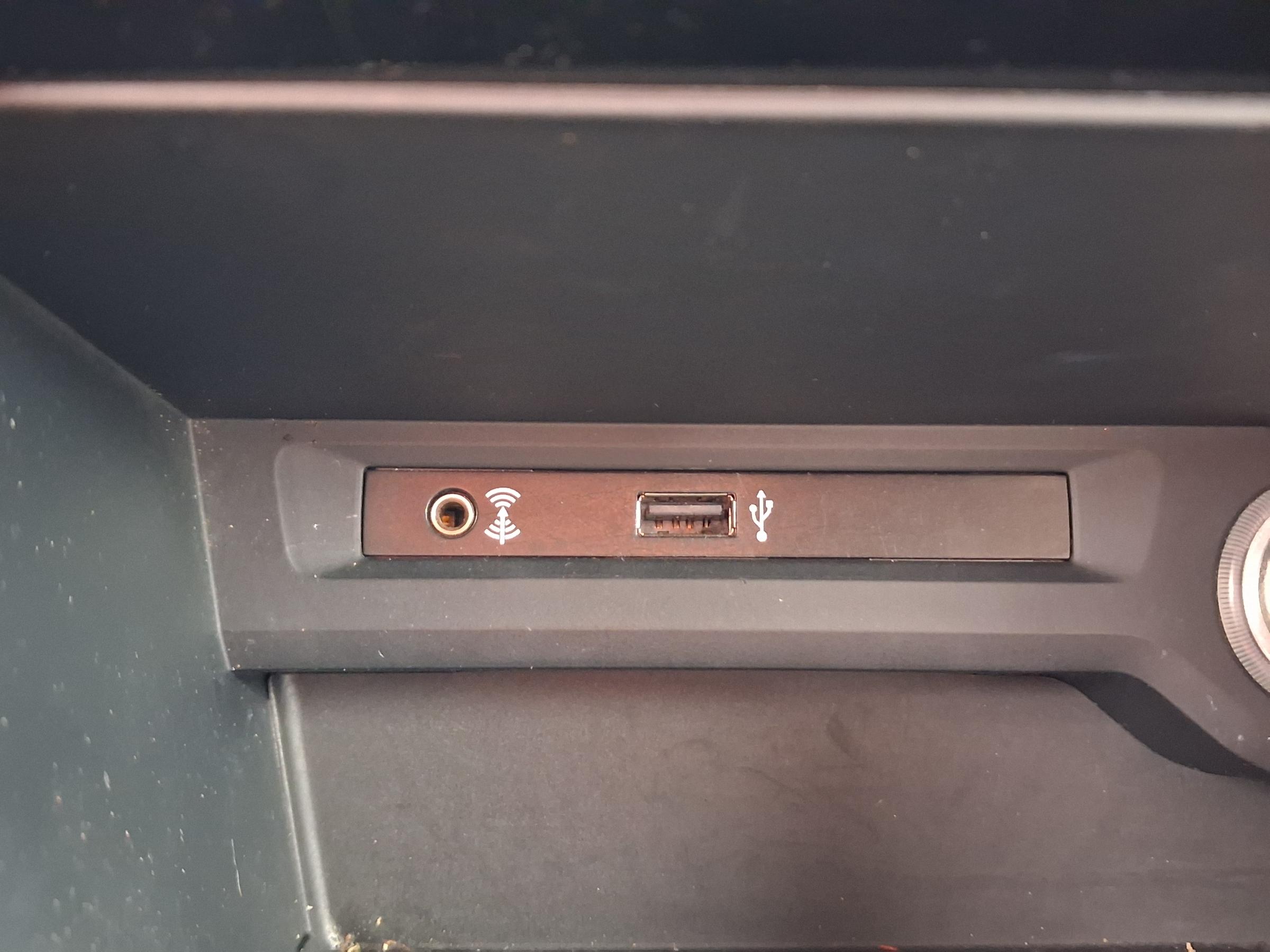 Volkswagen Touran, 2017 - pohled č. 17