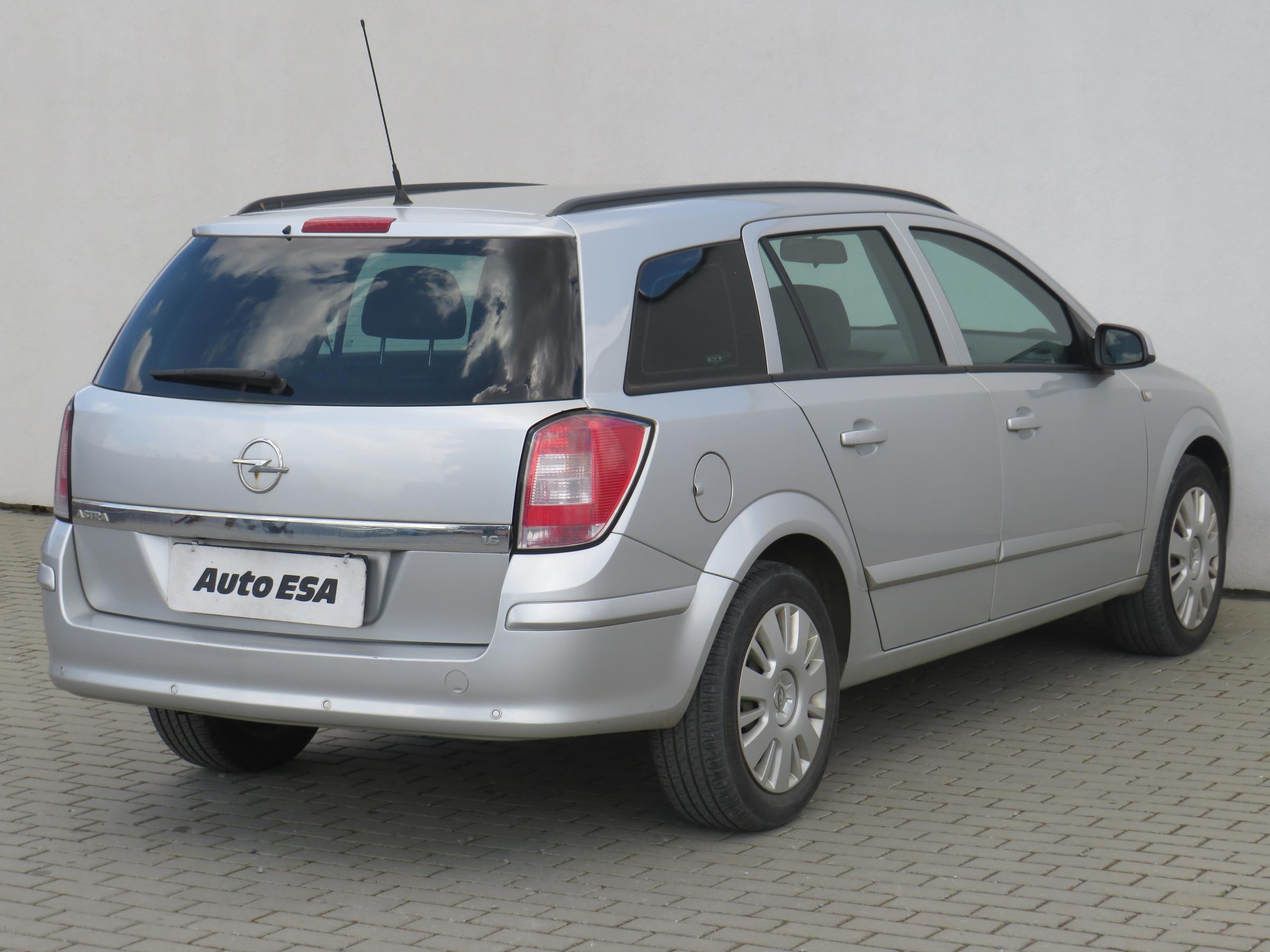 Opel Astra, 2007 - pohled č. 4