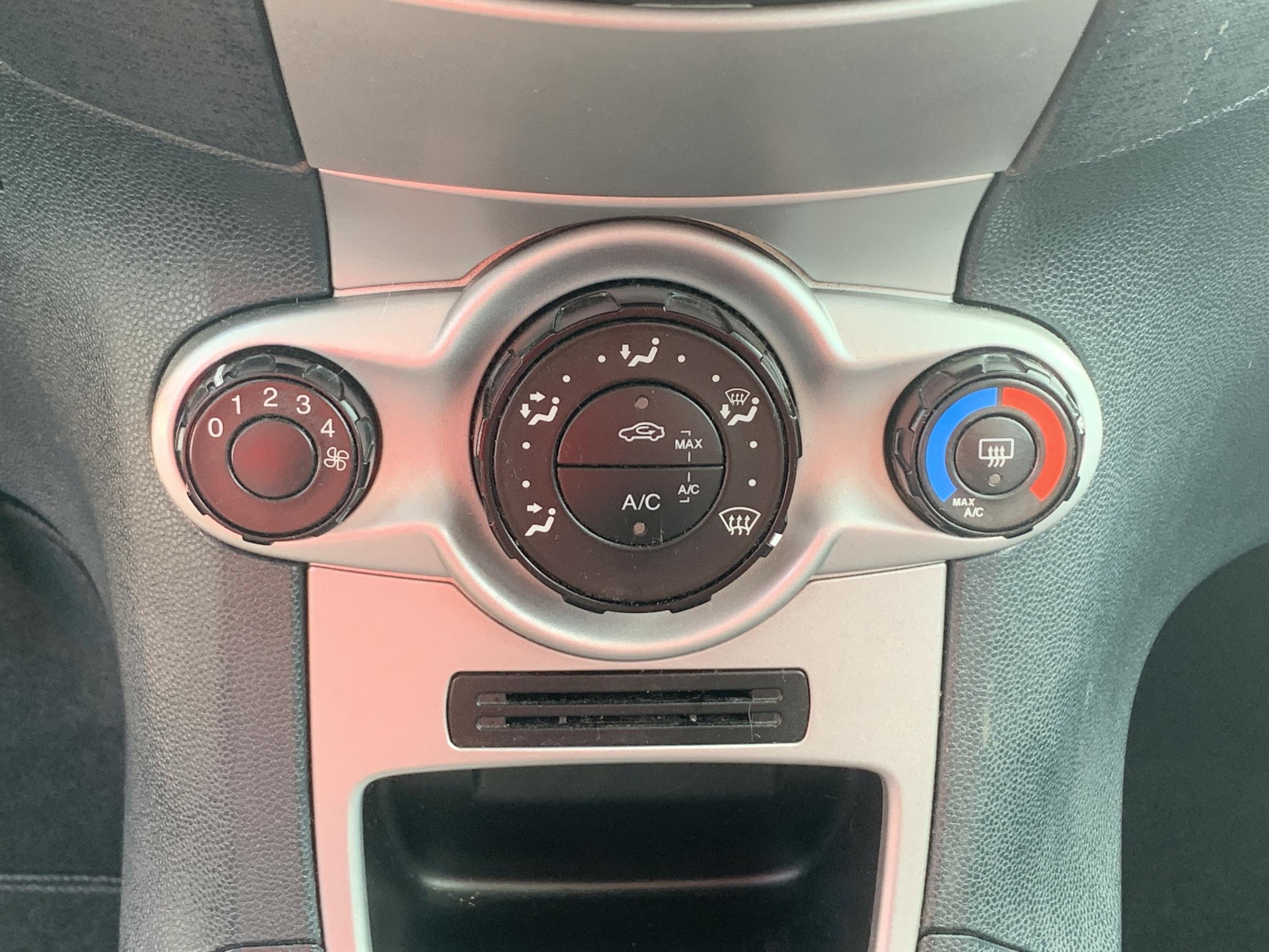 Ford Fiesta, 2012 - pohled č. 18