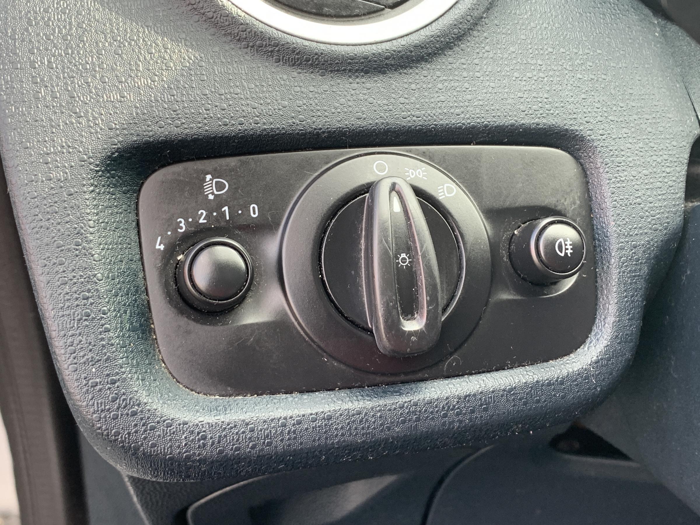 Ford Fiesta, 2012 - pohled č. 19